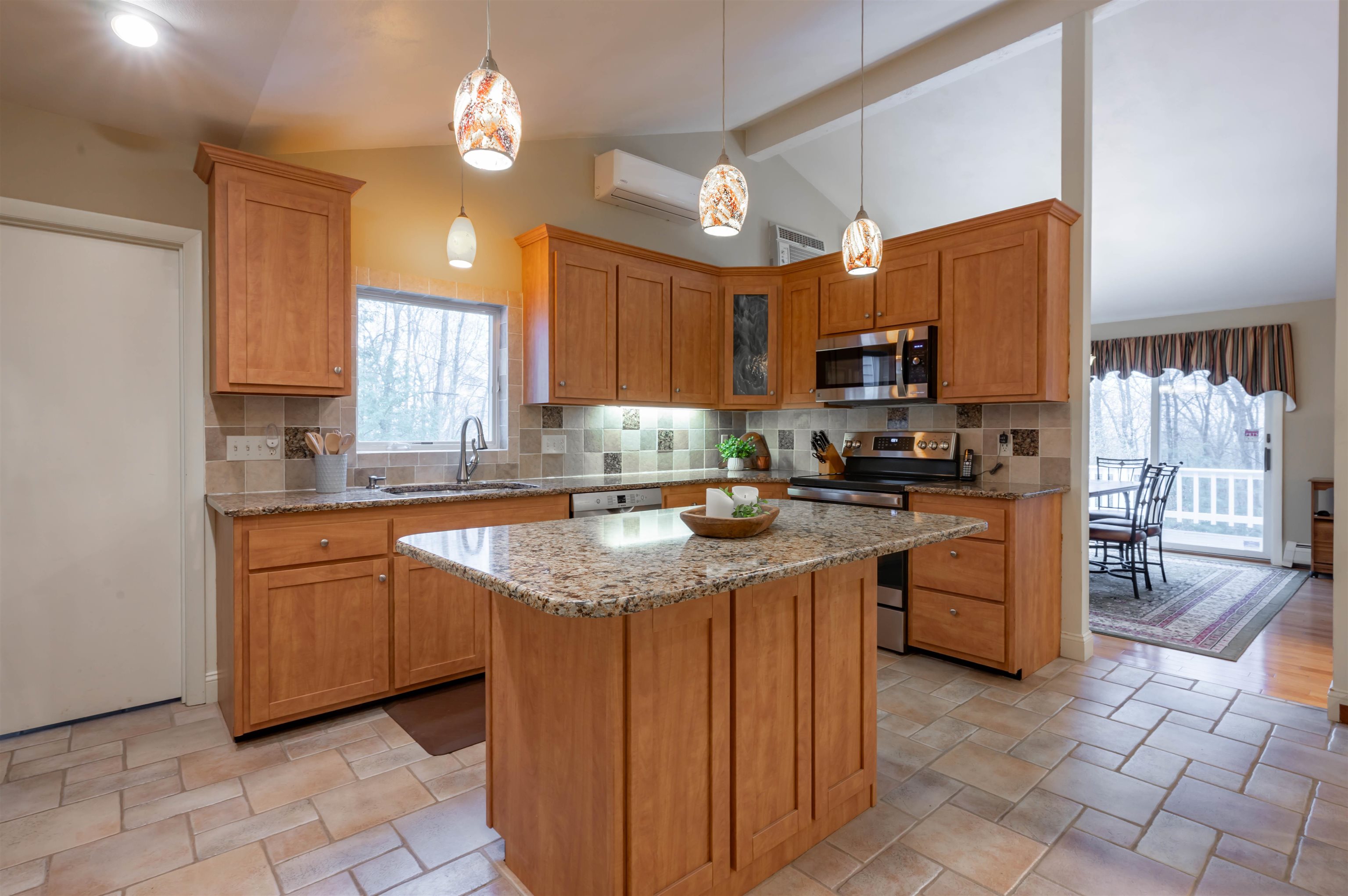 65 Bloody Brook Rd, Hampstead, NH 03841