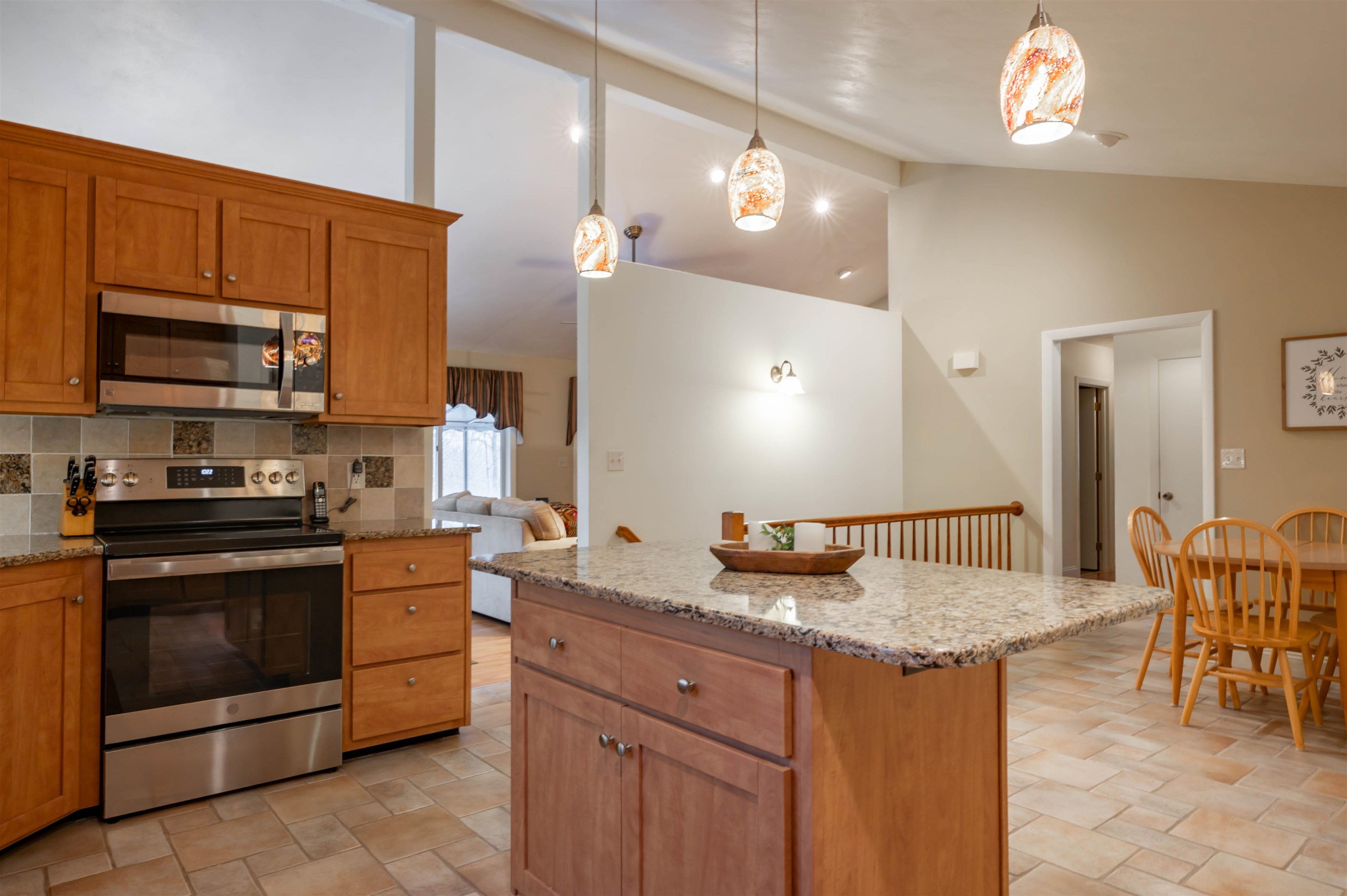 65 Bloody Brook Rd, Hampstead, NH 03841