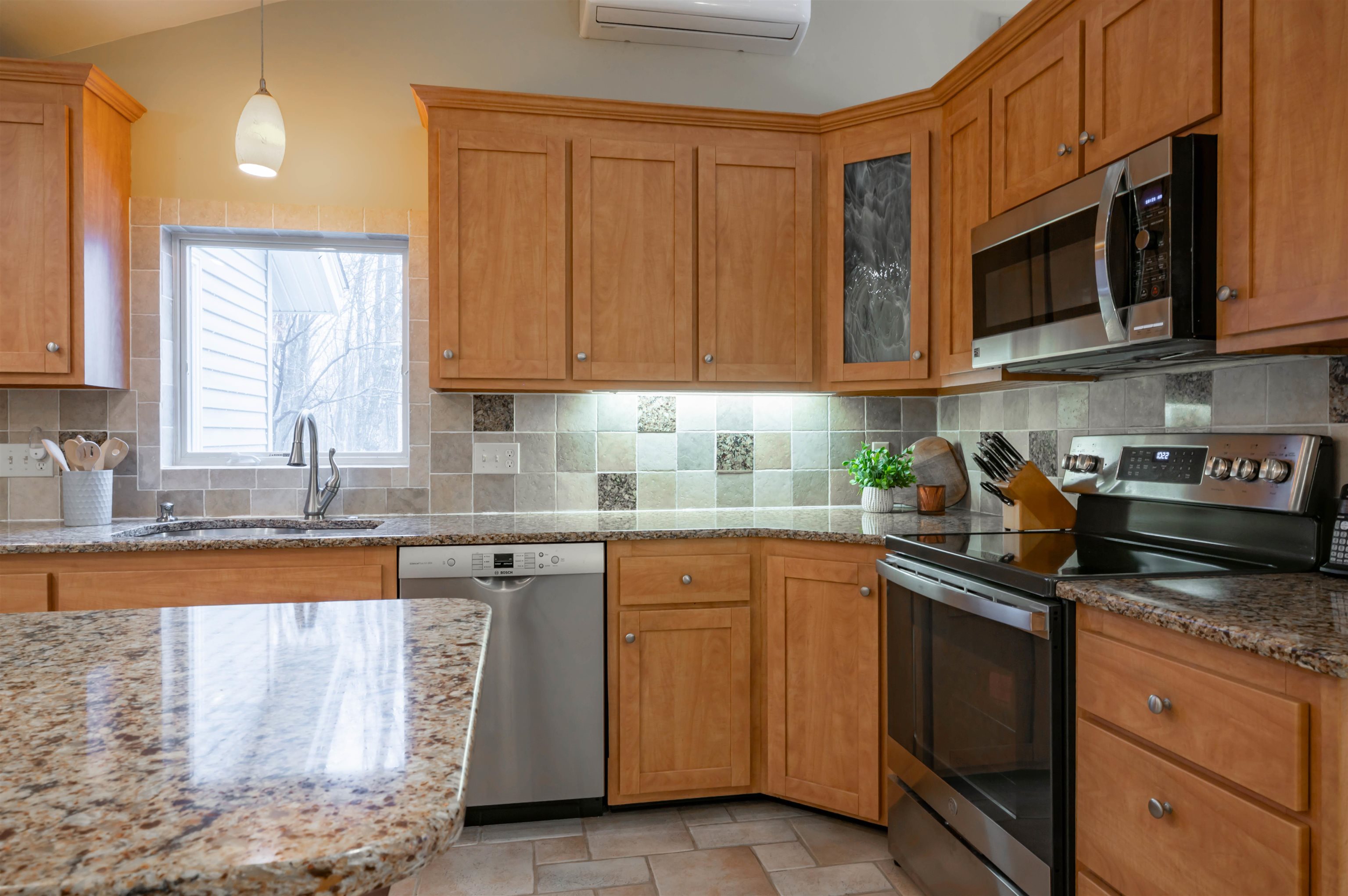 65 Bloody Brook Rd, Hampstead, NH 03841