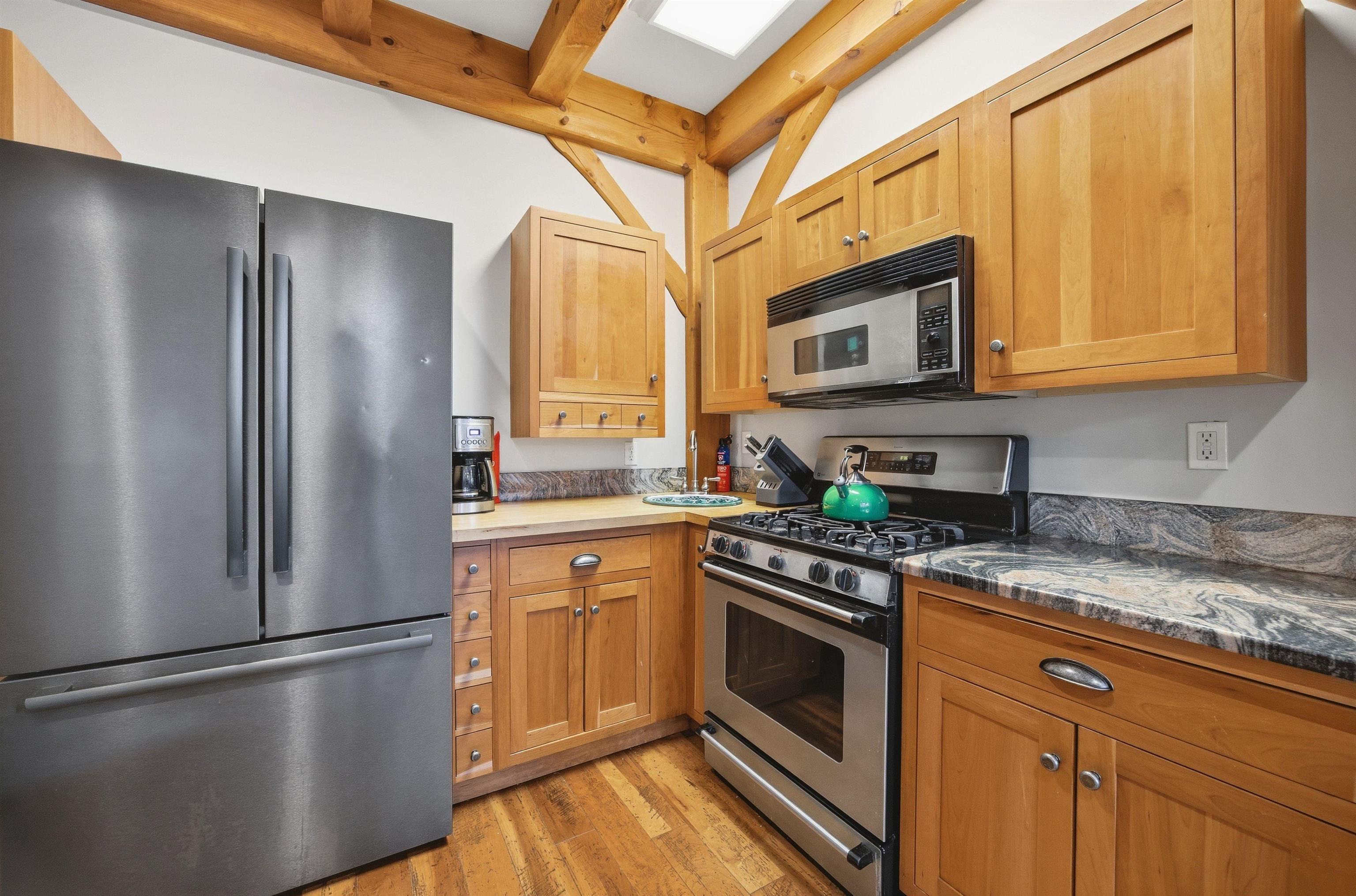 182 Winnicutt Rd, Stratham, NH 03885