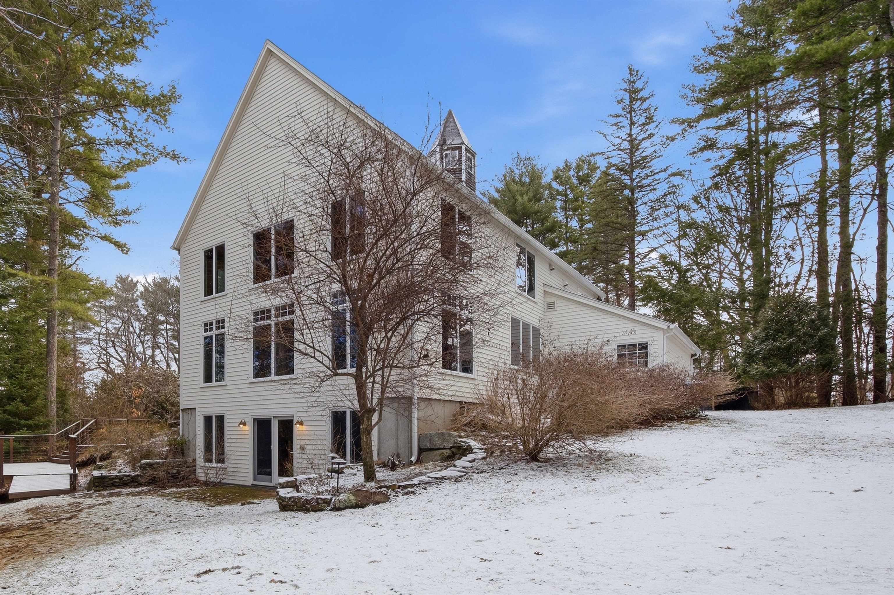 182 Winnicutt Rd, Stratham, NH 03885