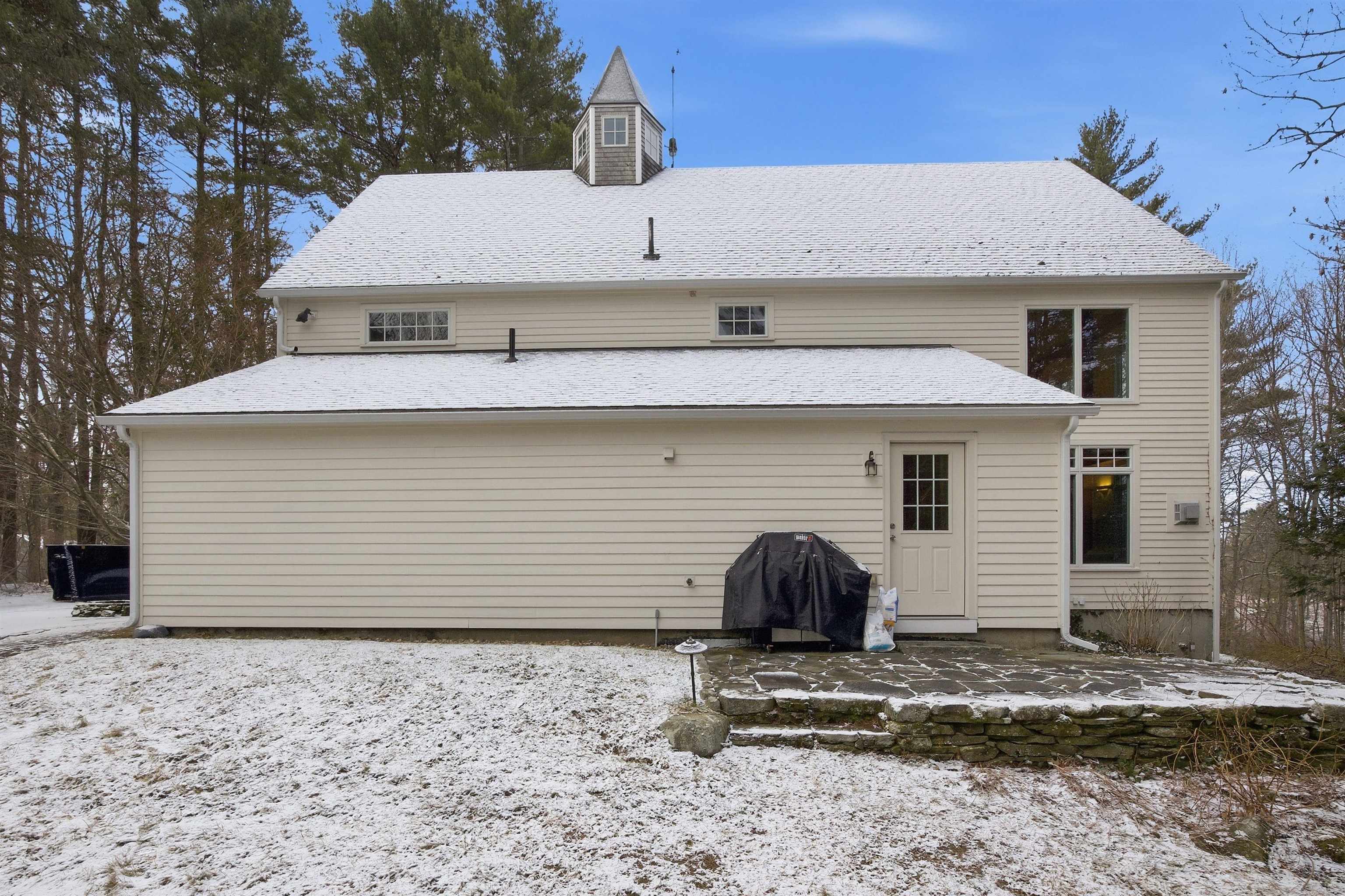 182 Winnicutt Rd, Stratham, NH 03885