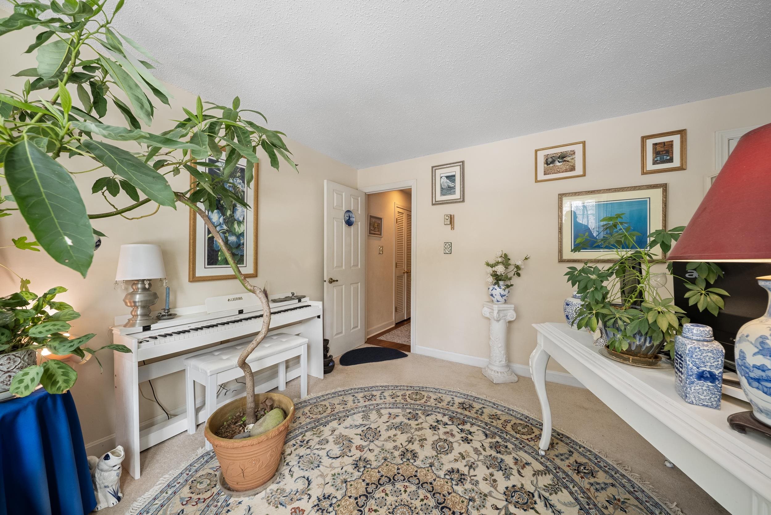 12 Laurel Cir, Wolfeboro, NH 03894