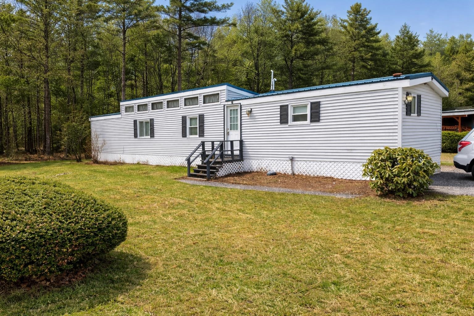 196 New Hillcrest Dr, Greenville, NH 03048