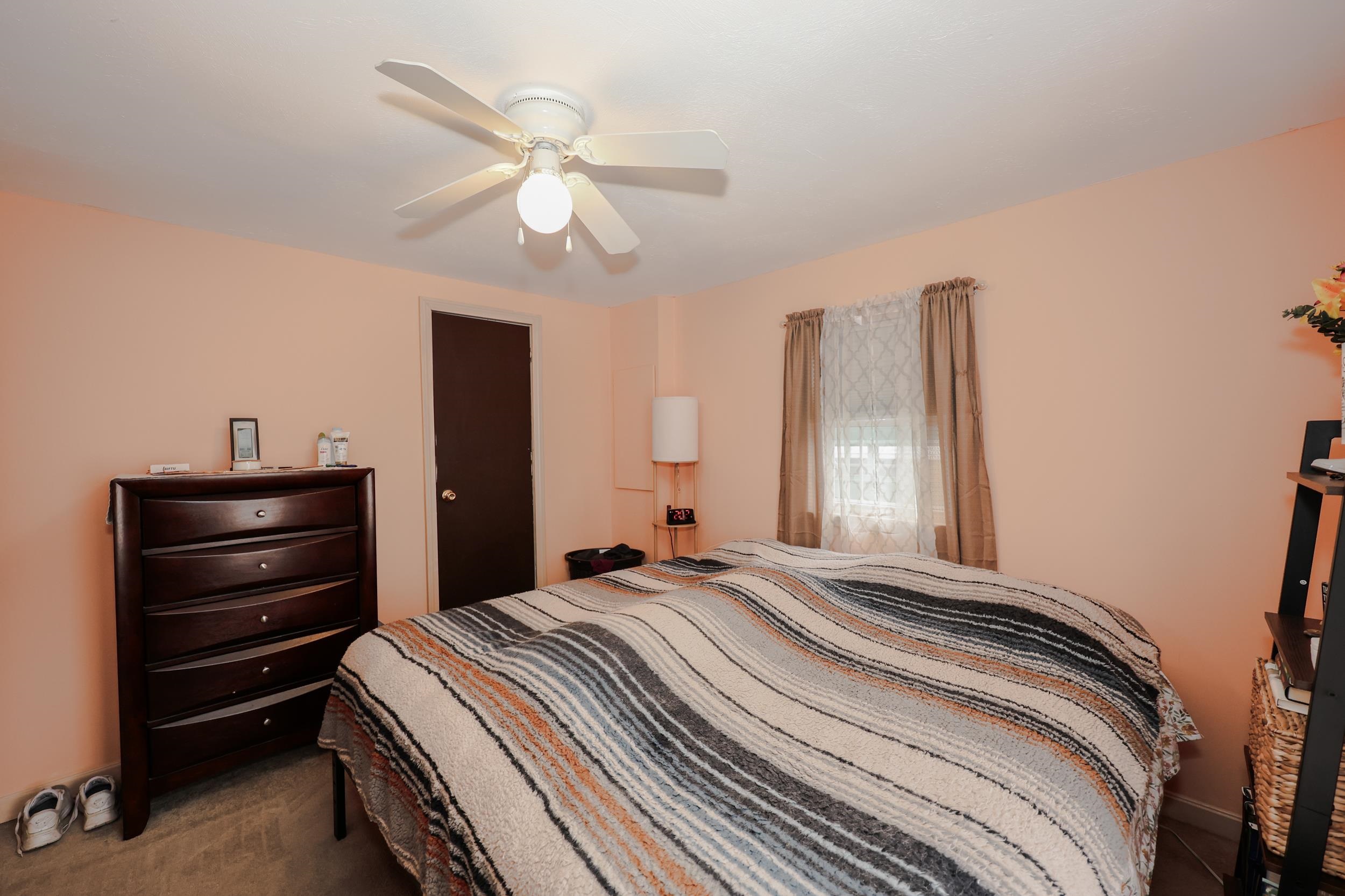 4 Briarwood Dr, Merrimack, NH 03054