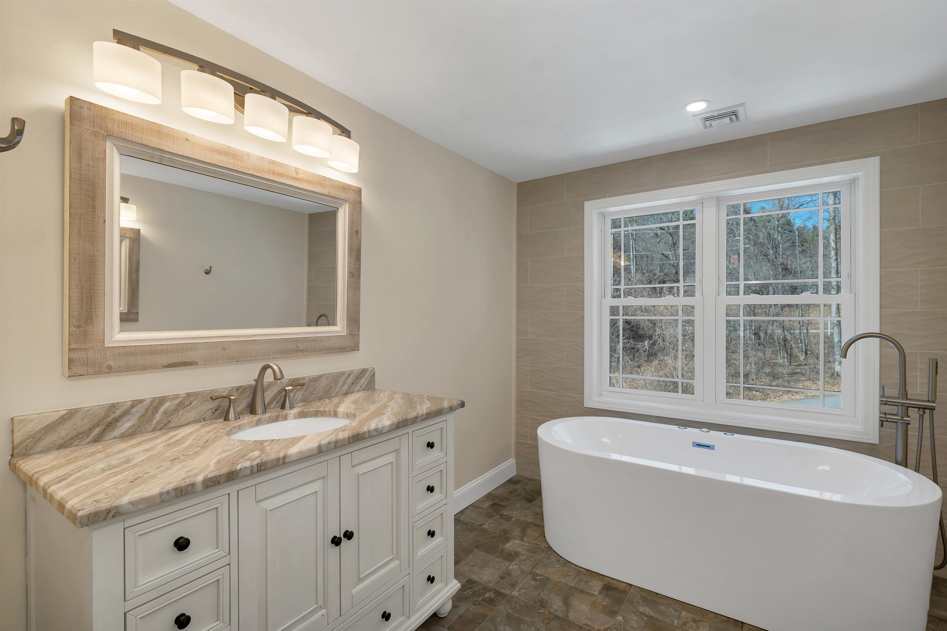 142 Worcester Rd, Hollis, NH 03049