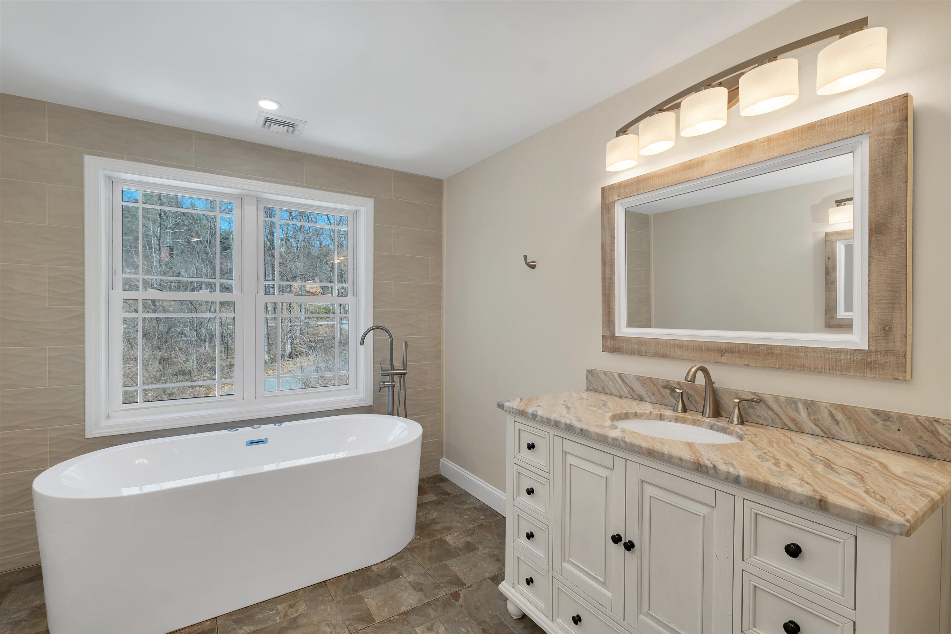 142 Worcester Rd, Hollis, NH 03049