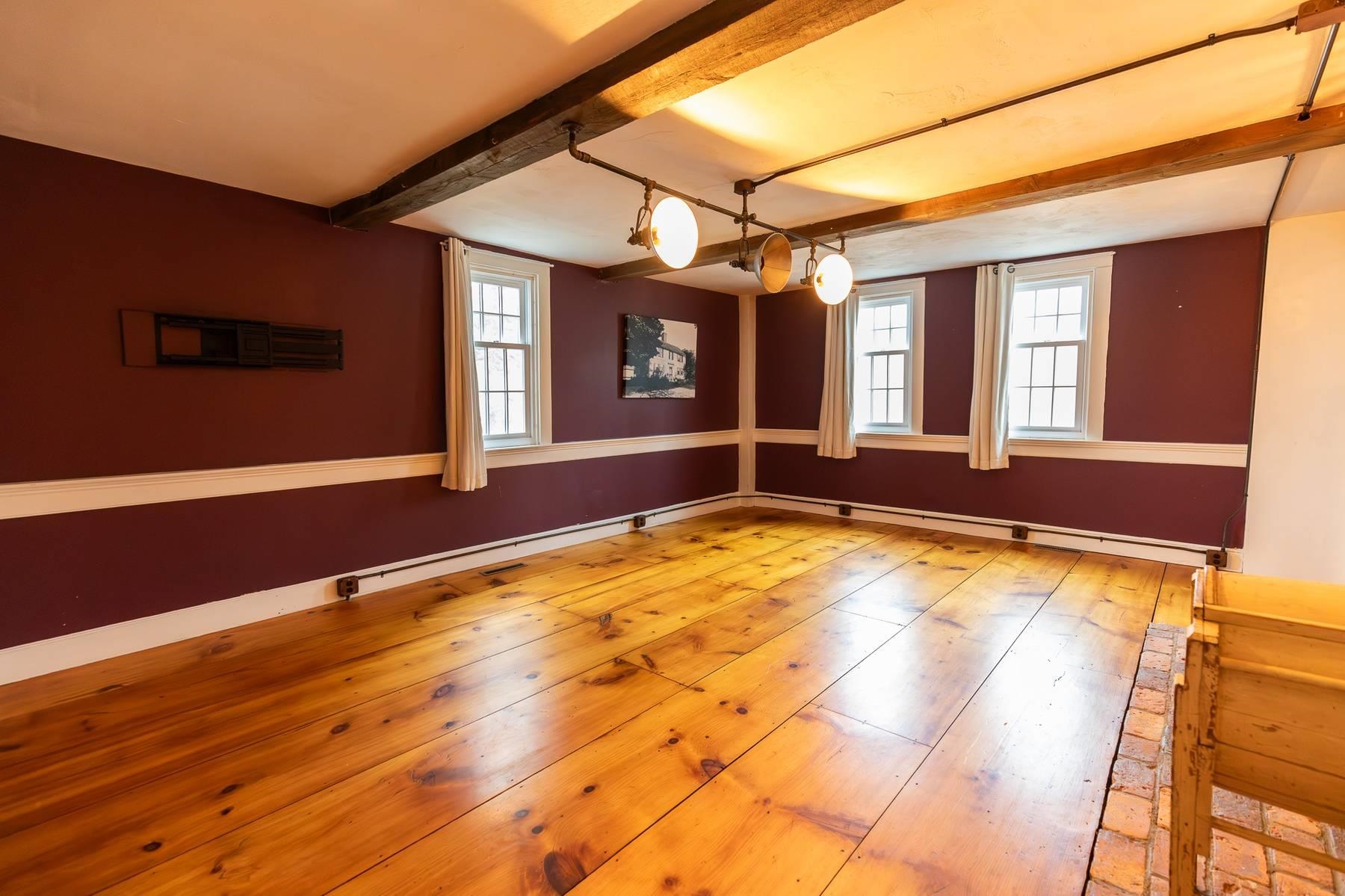 395 Ashby Rd, New Ipswich, NH 03071