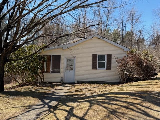 7 Woody Ln, Lee, NH 03861