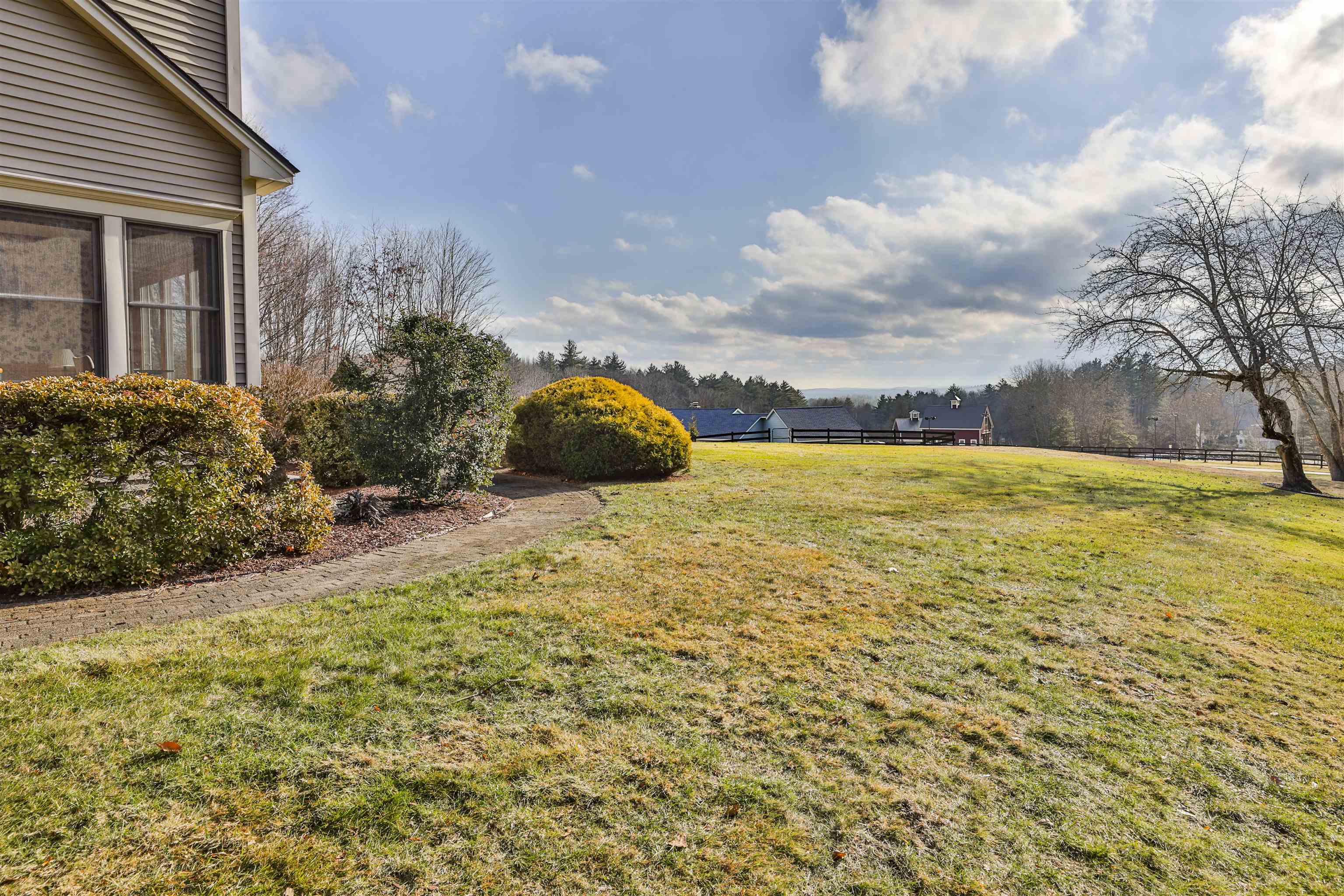 293 Pine Hill Rd, Hollis, NH 03049