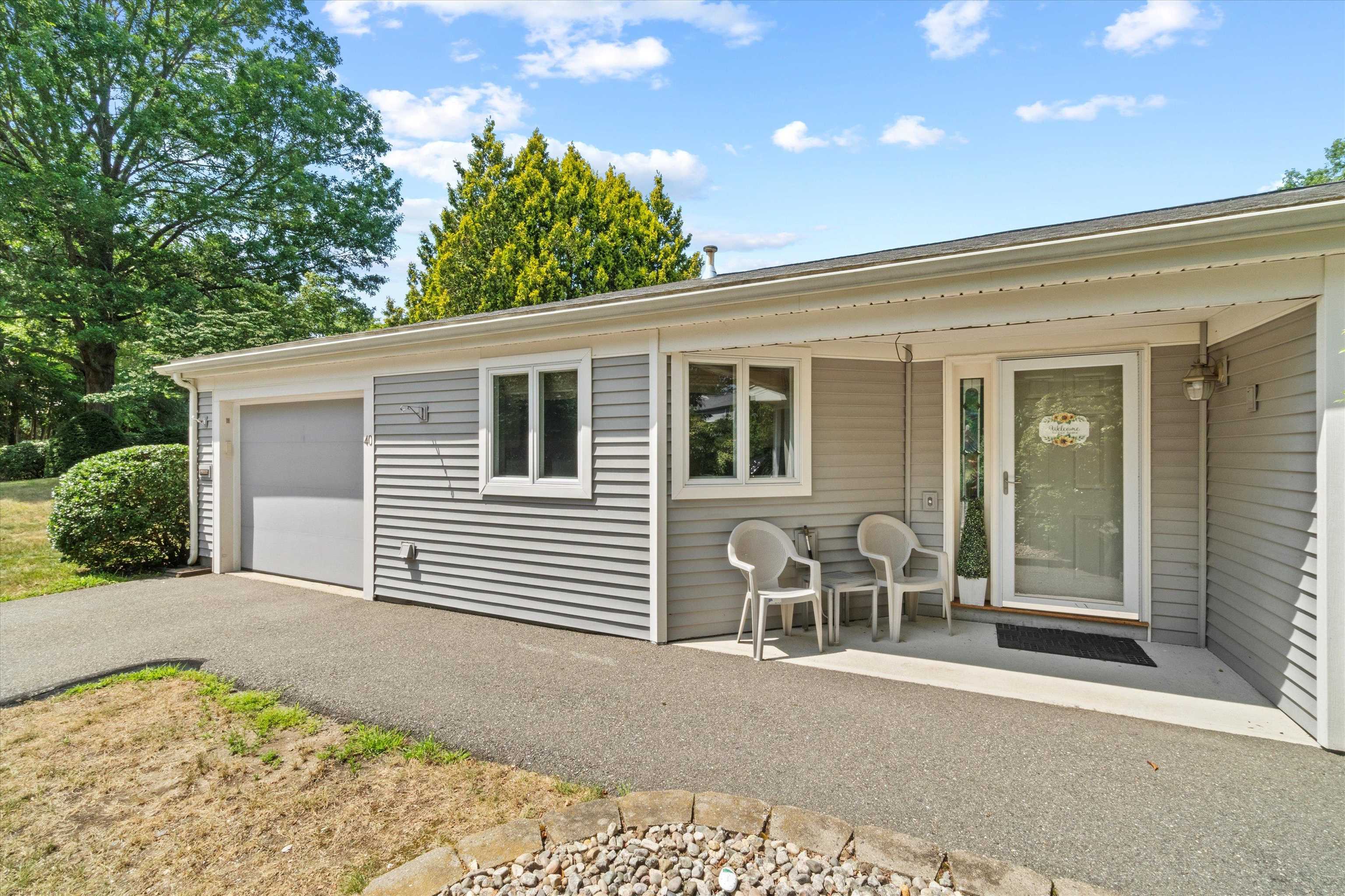 40 Walden Pond Rd, Nashua, NH 03064