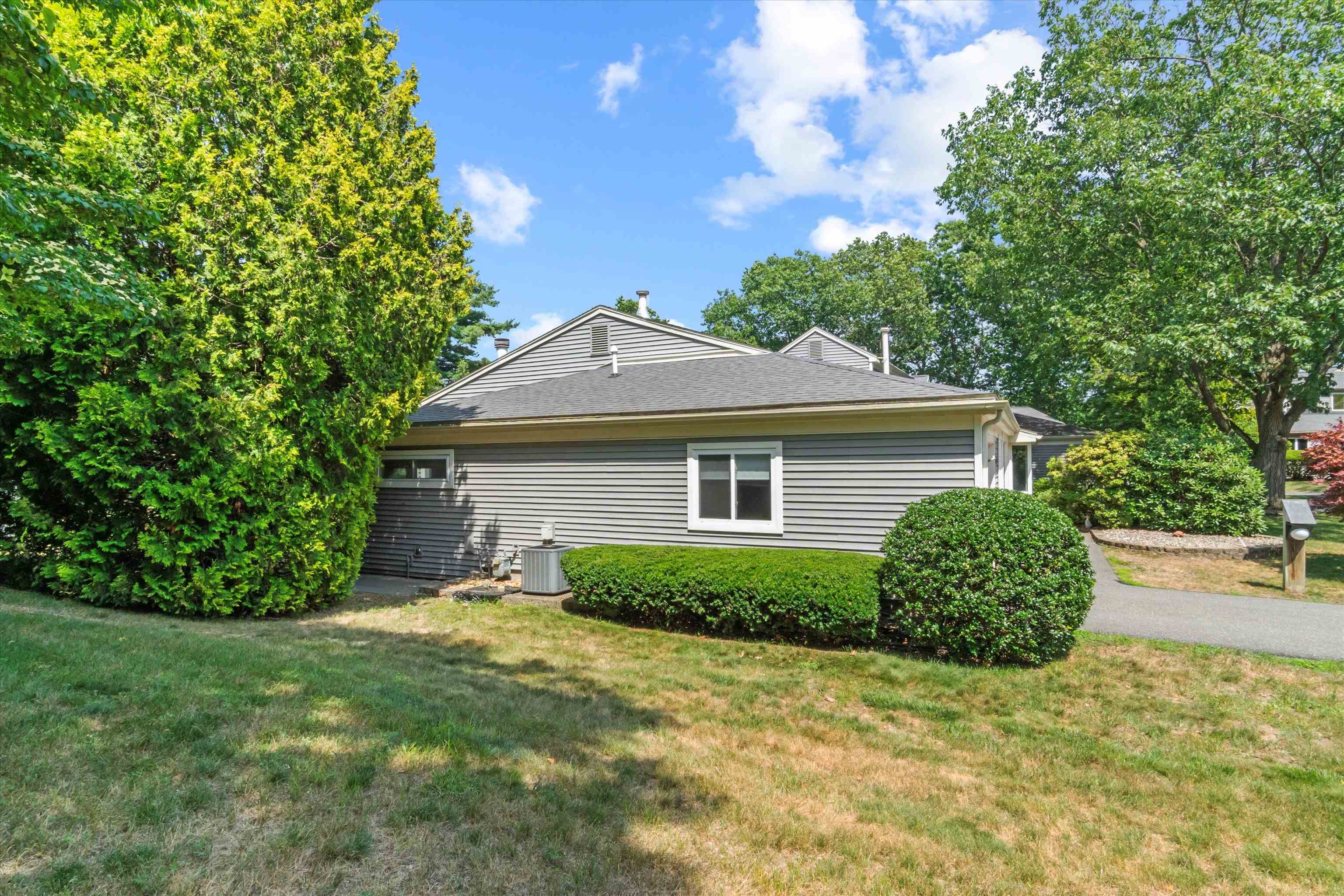 40 Walden Pond Rd, Nashua, NH 03064