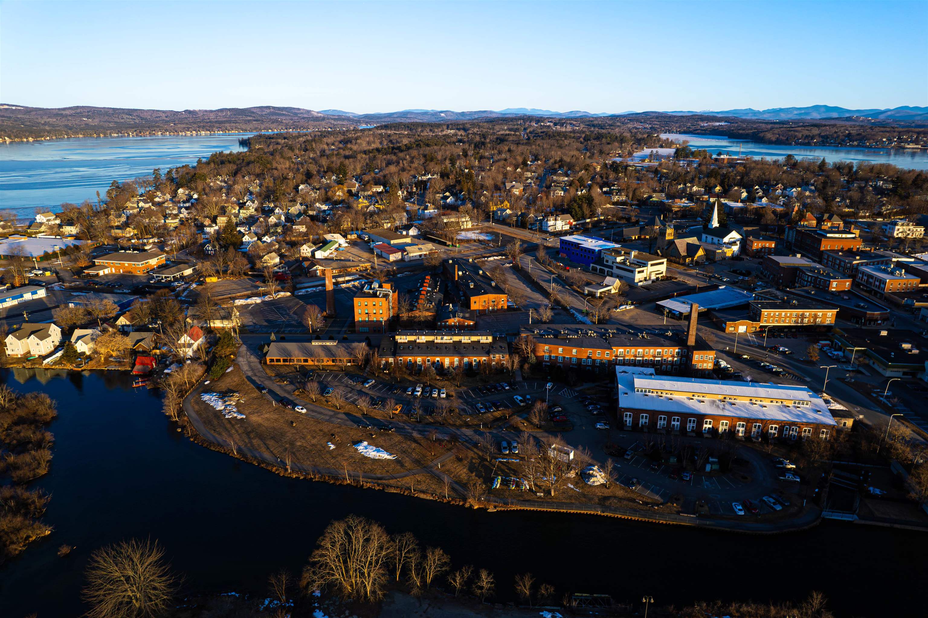 20 Baldwin St, Laconia, NH 03246