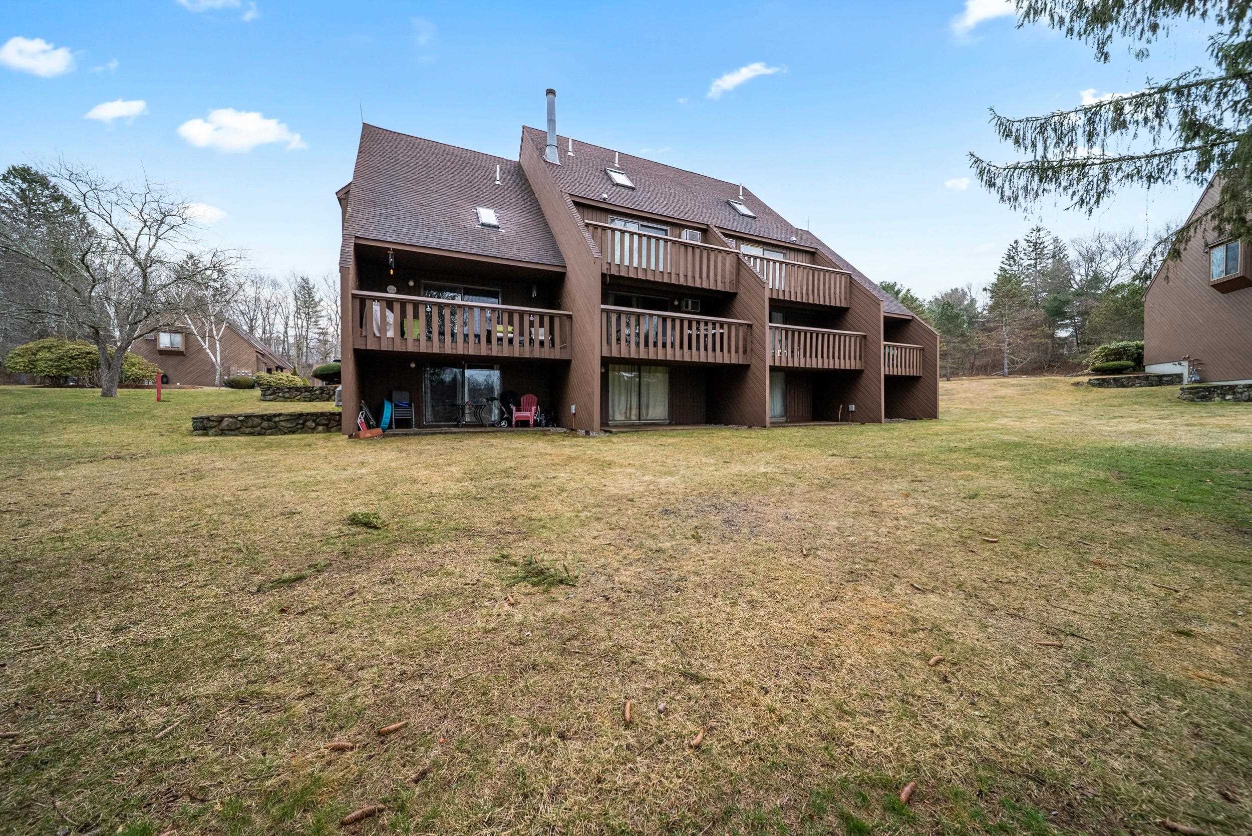 30 Spring Cove Rd, Nashua, NH 03062