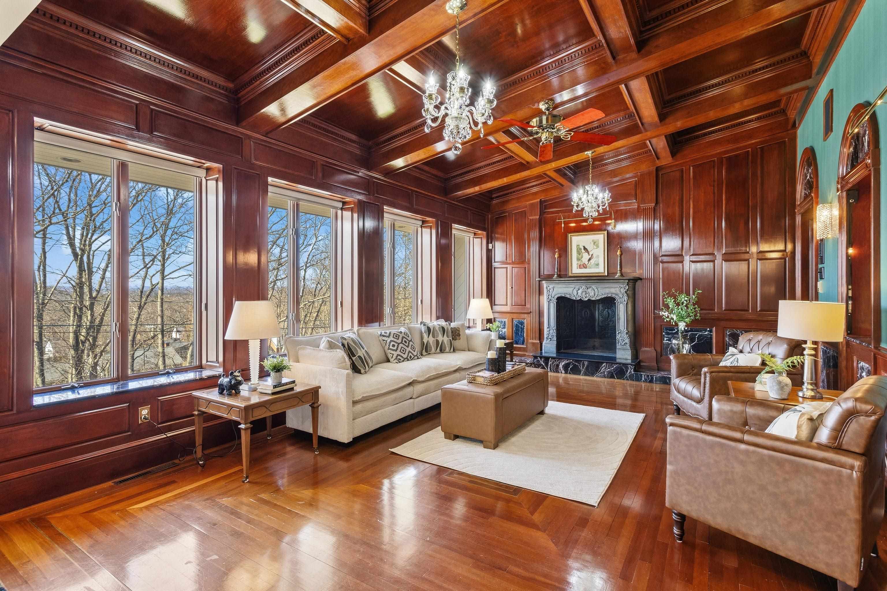 143 High Ridge Rd, Manchester, NH 03104