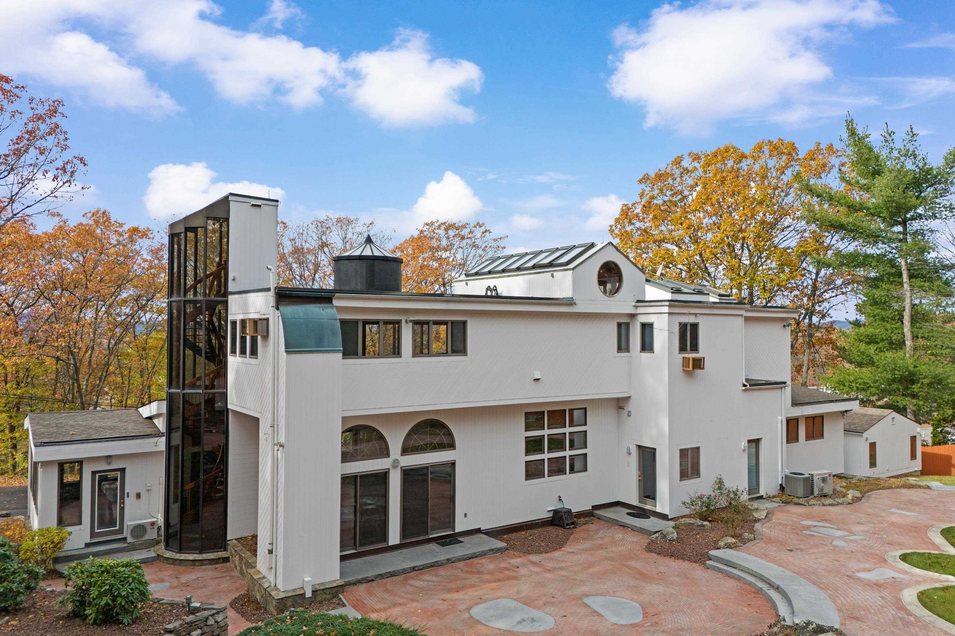 143 High Ridge Rd, Manchester, NH 03104