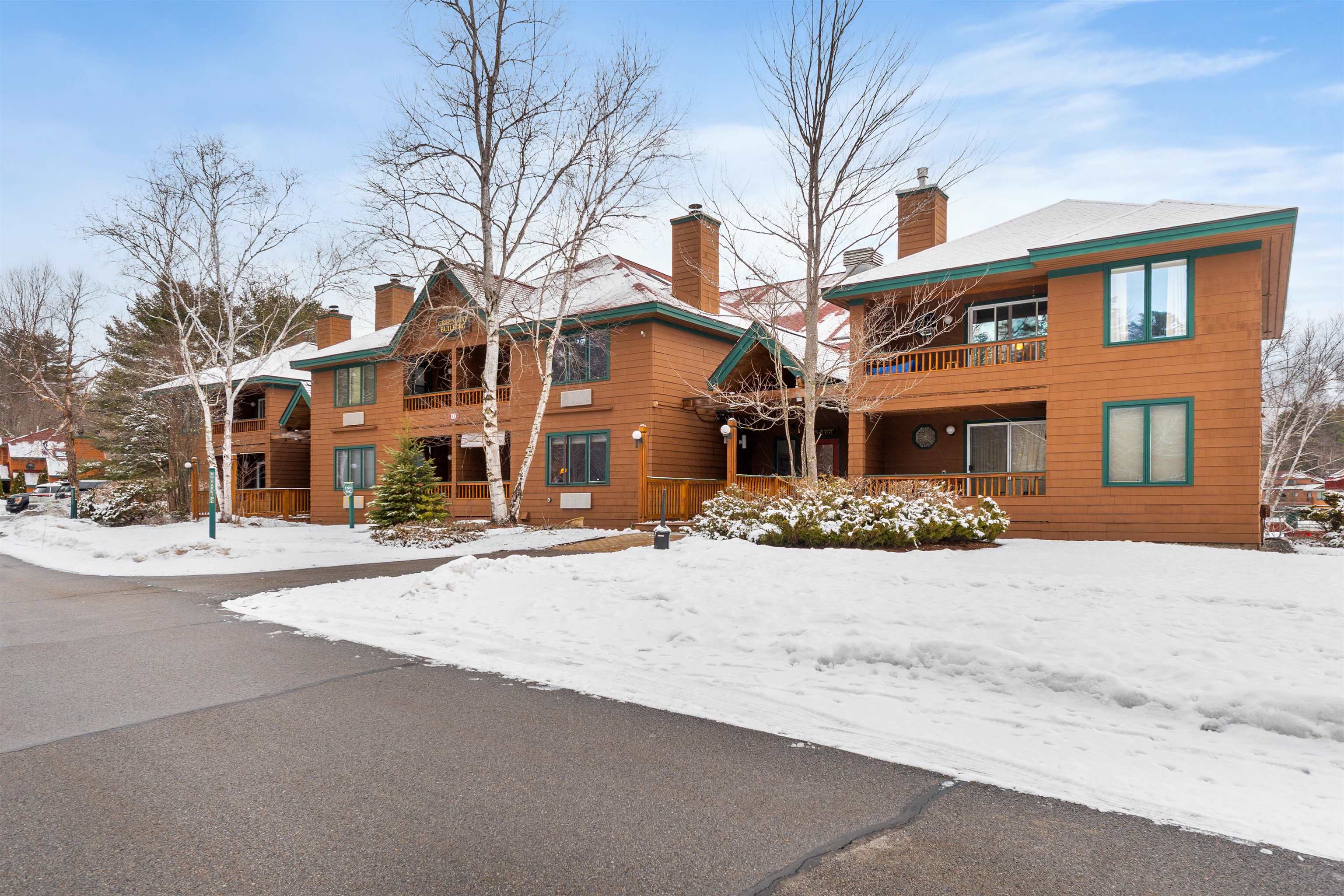 10 Lakeside W Dr, Woodstock, NH 03262