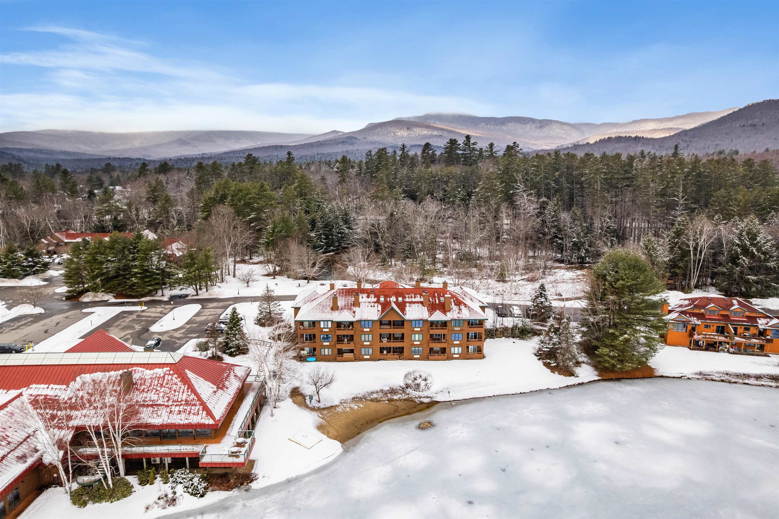 10 Lakeside W Dr, Woodstock, NH 03262
