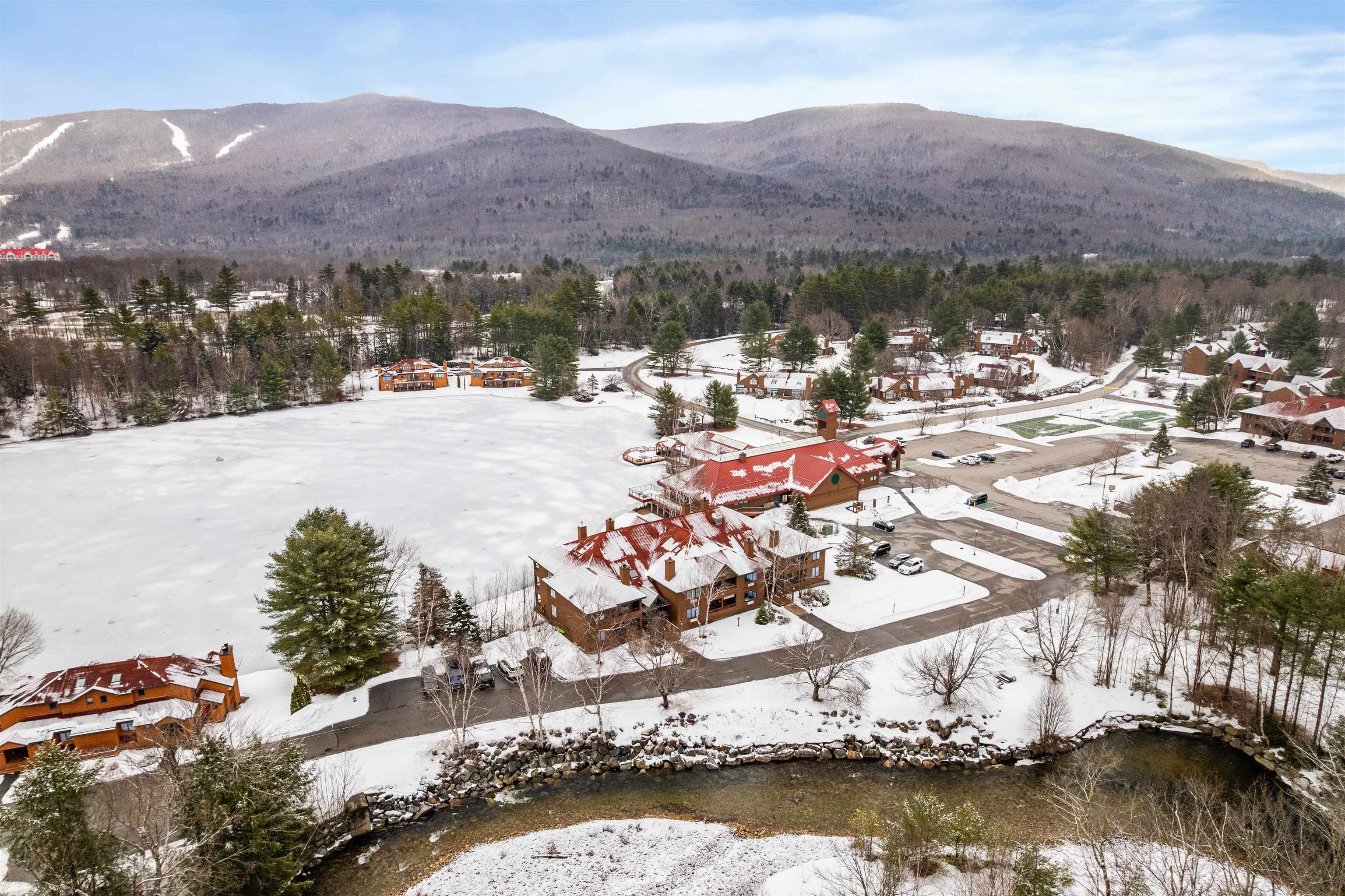 10 Lakeside W Dr, Woodstock, NH 03262