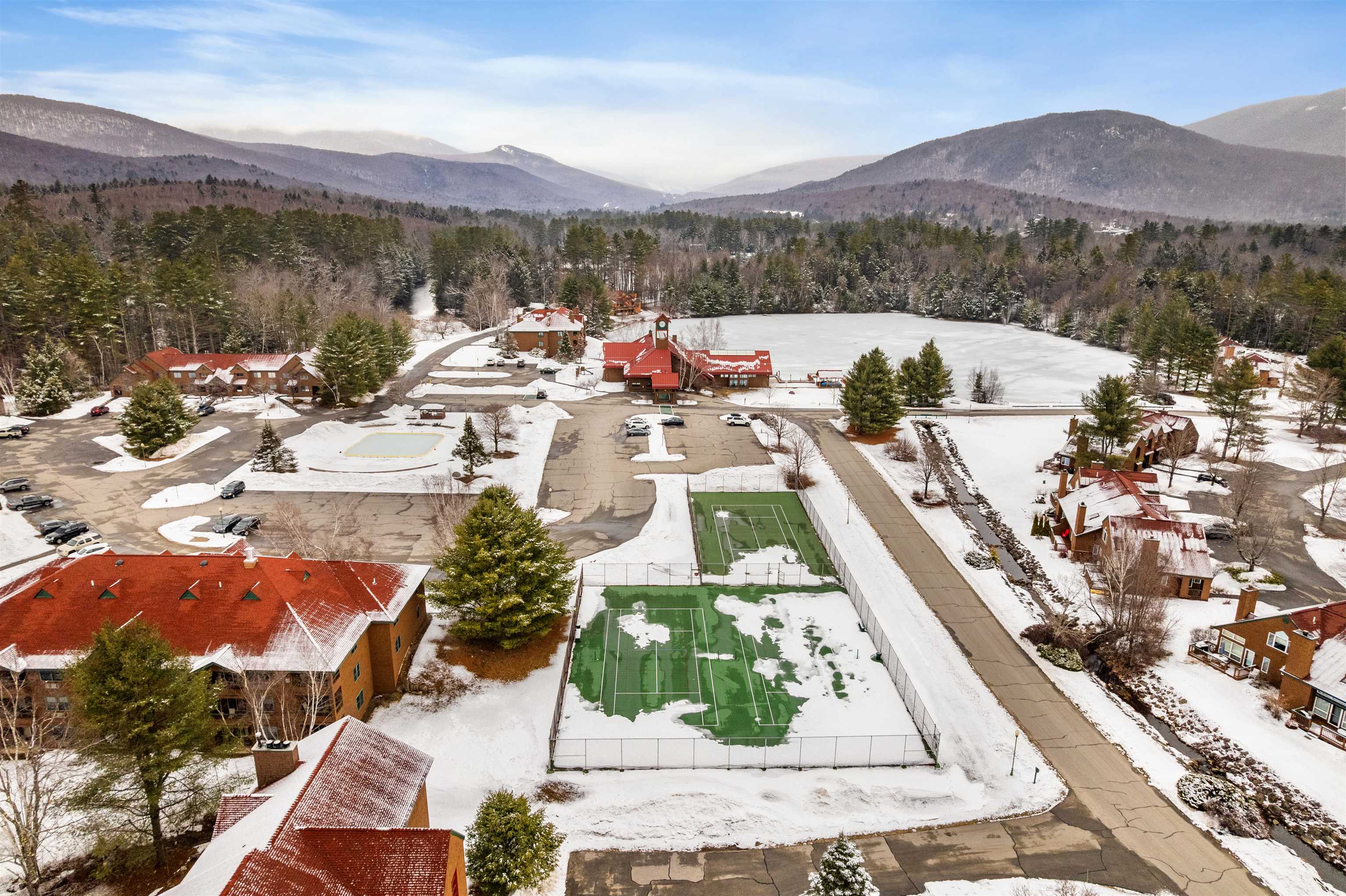 10 Lakeside W Dr, Woodstock, NH 03262