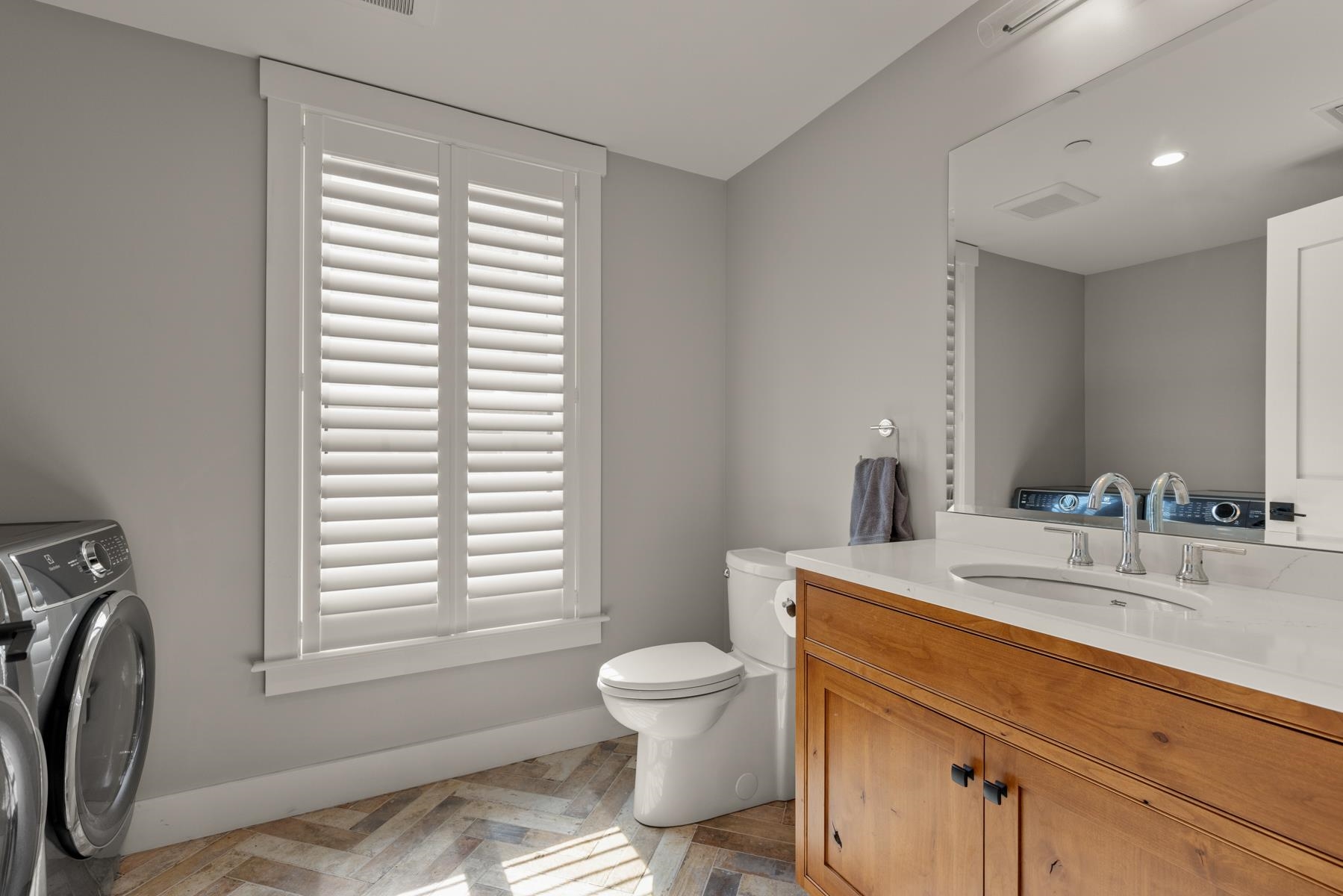 28 Little Bay Dr, Dover, NH 03820