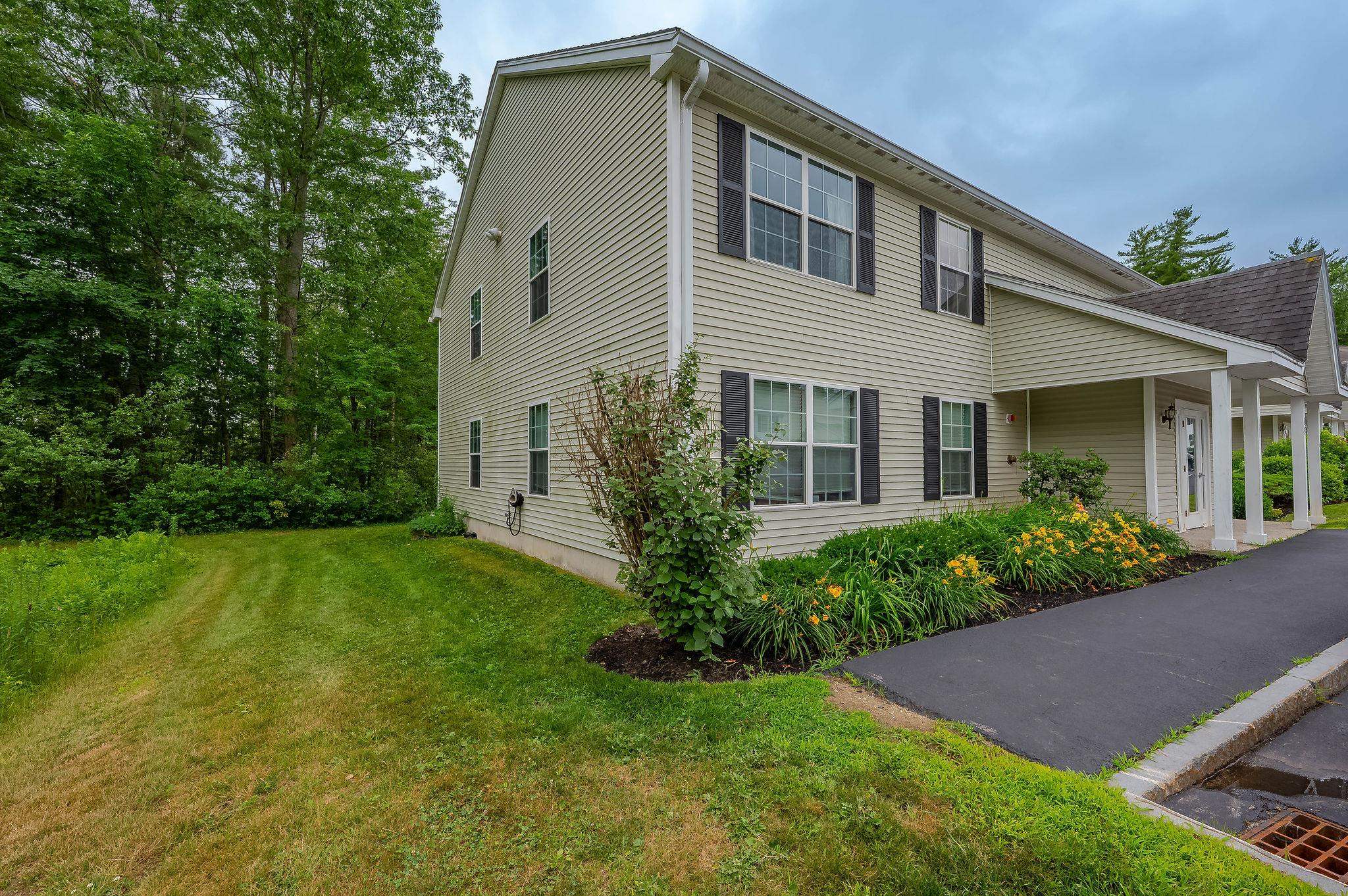 15 Tampa Dr, Rochester, NH 03867