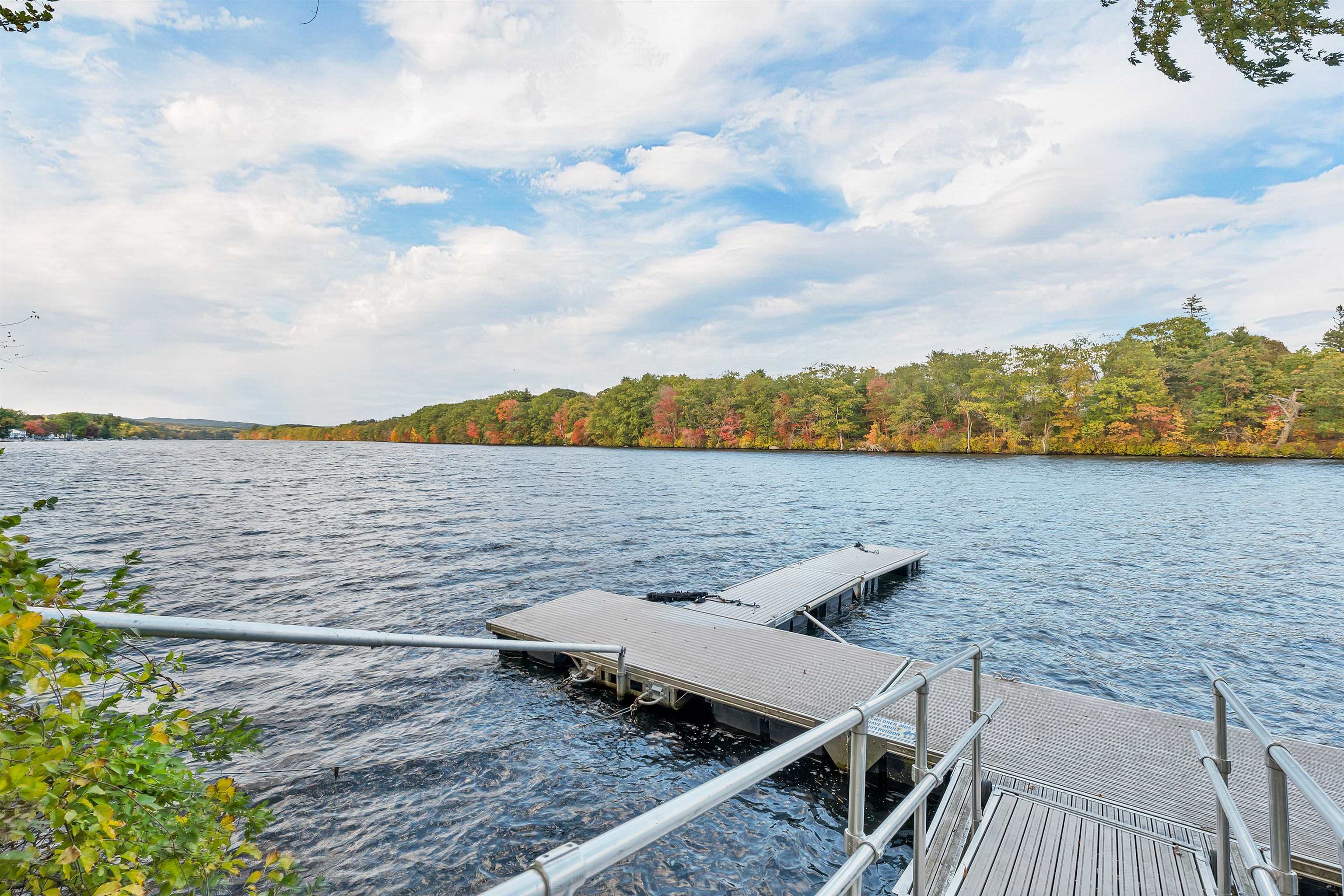 17 River Front Dr, Manchester, NH 03102