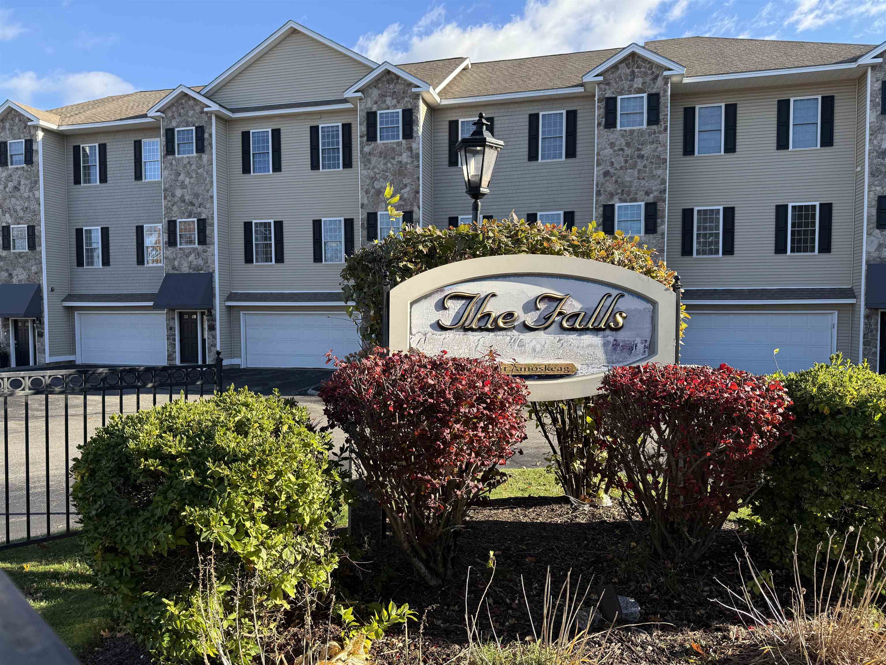 17 River Front Dr #3, Manchester, NH 03102