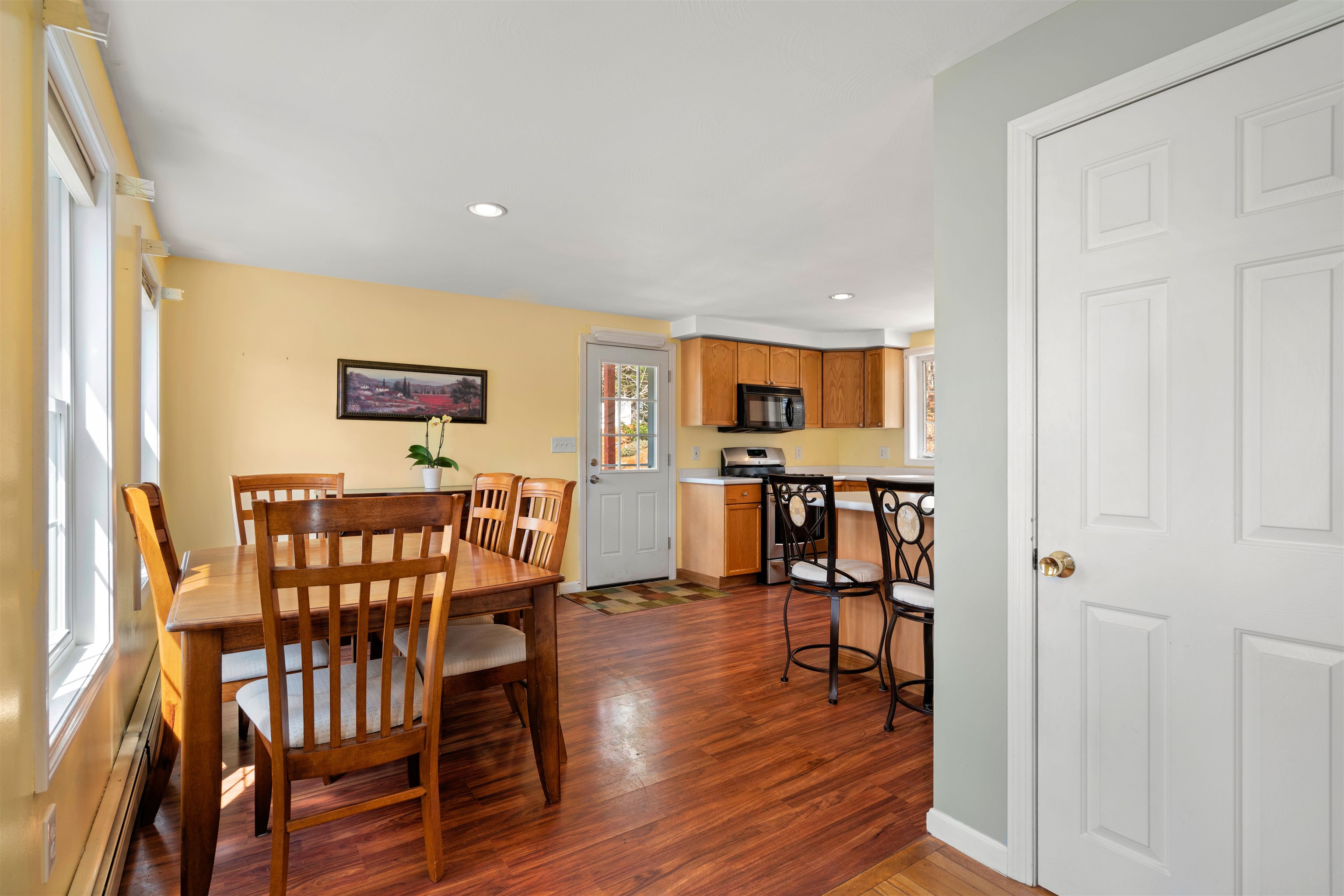 5 Magnolia Ln, Derry, NH 03038