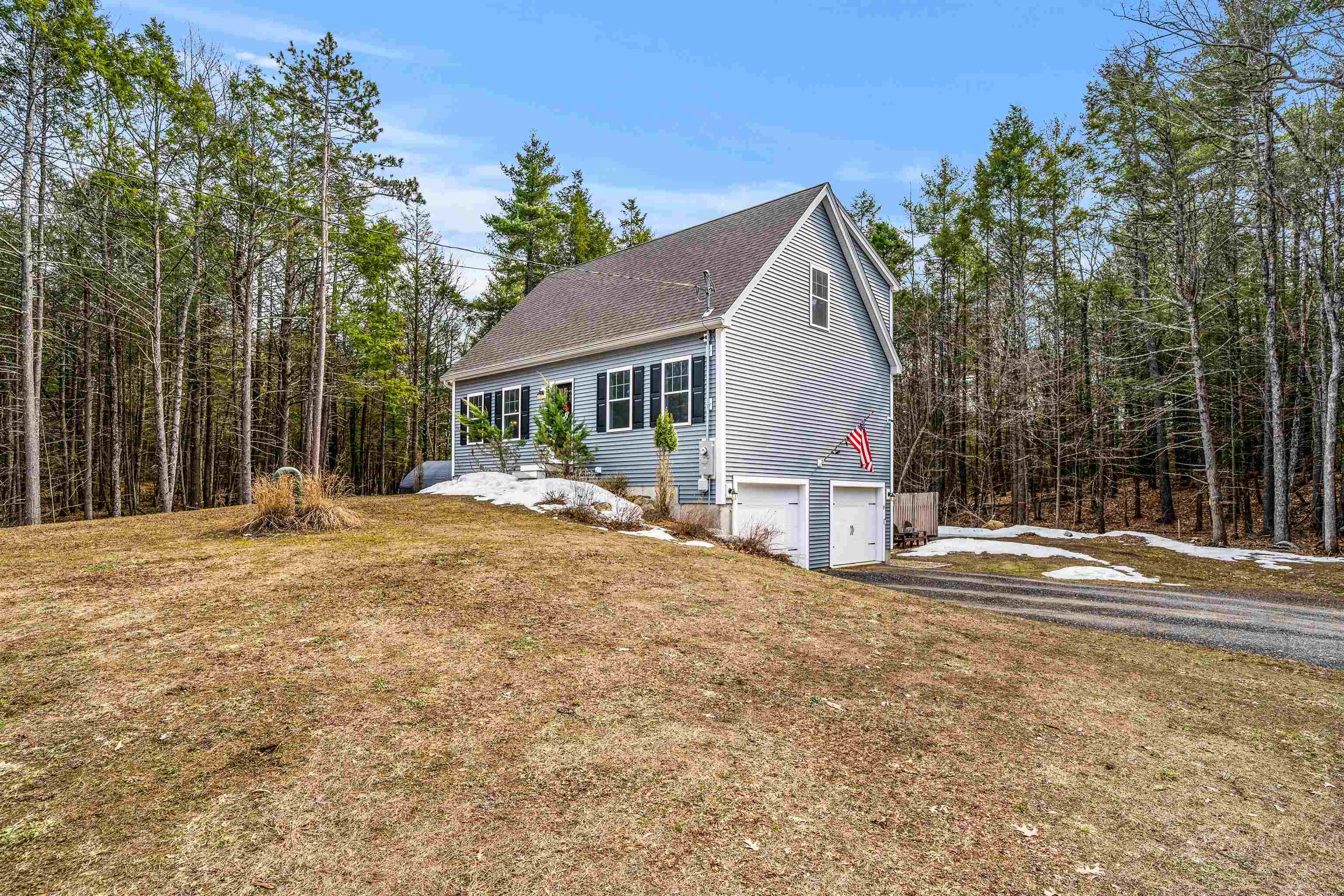 85 Kennard Rd, Nottingham, NH 03290