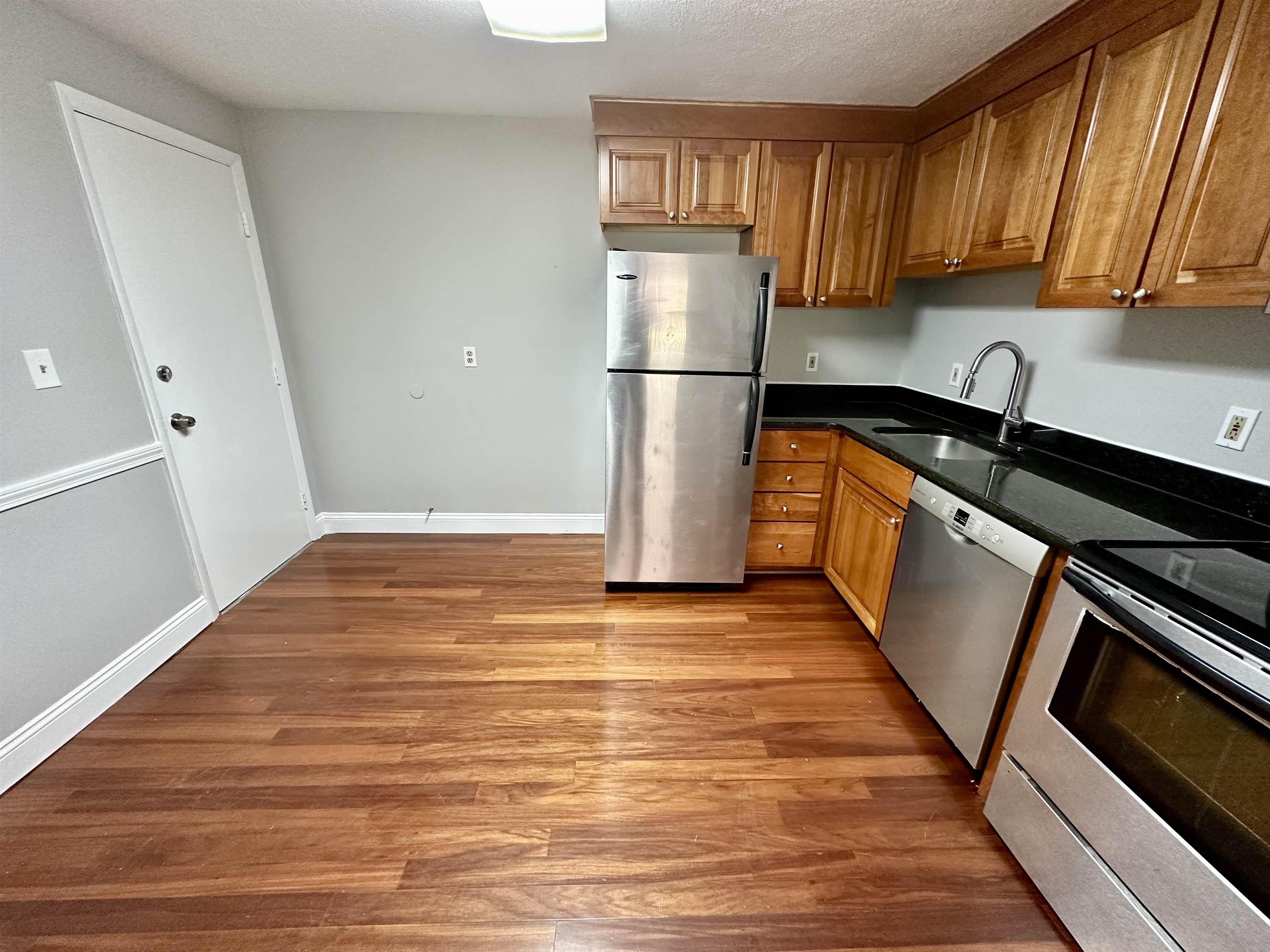 33 Andrew St, Manchester, NH 03104