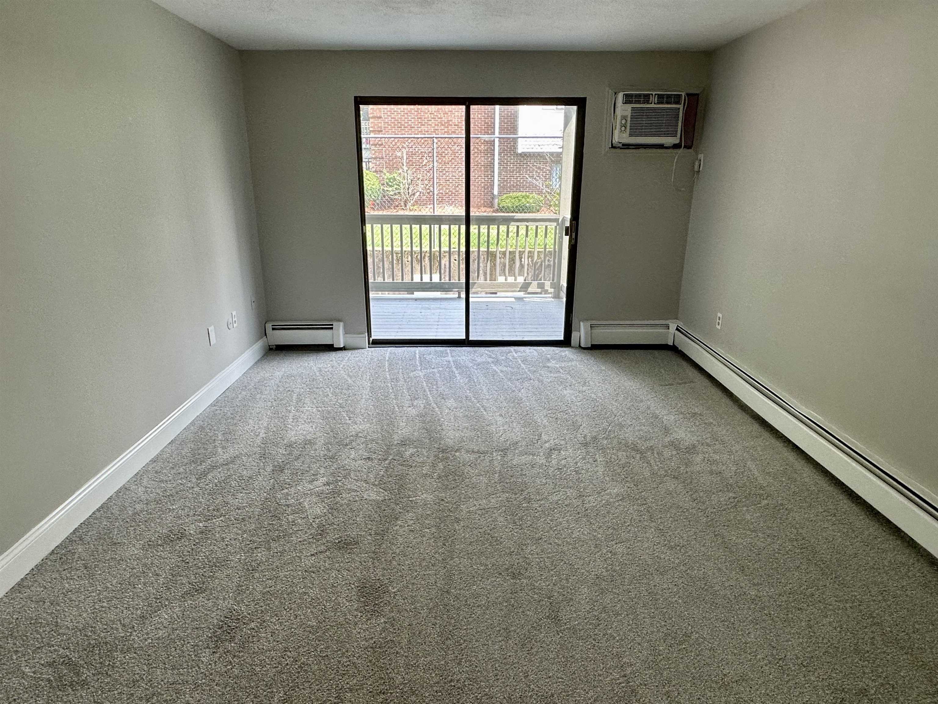 33 Andrew St, Manchester, NH 03104