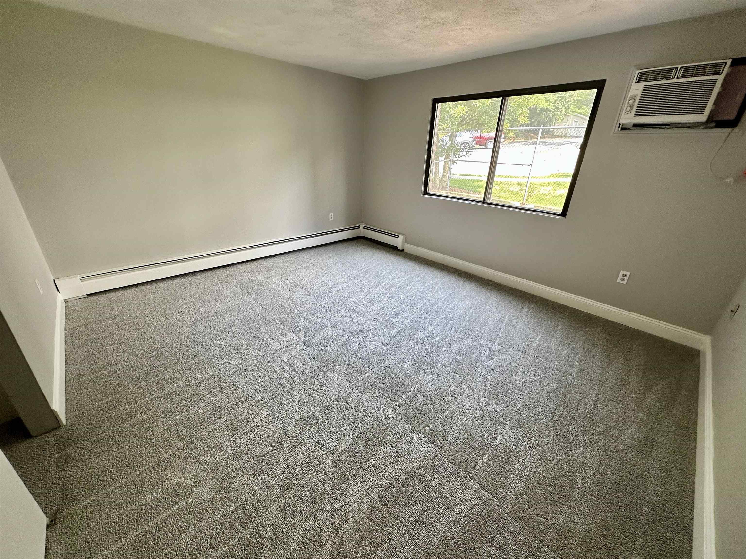 33 Andrew St, Manchester, NH 03104