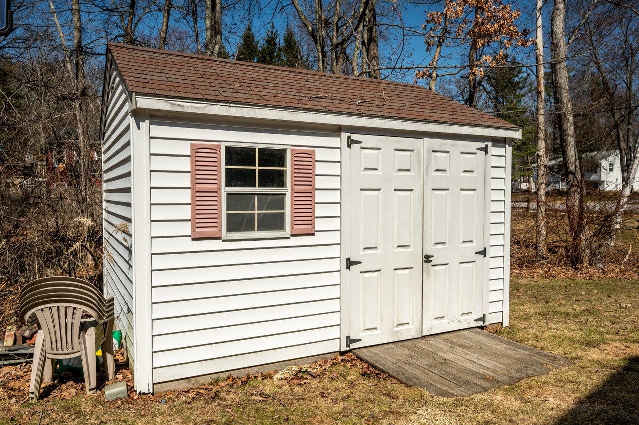 12 Westgate Rd, Derry, NH 03038