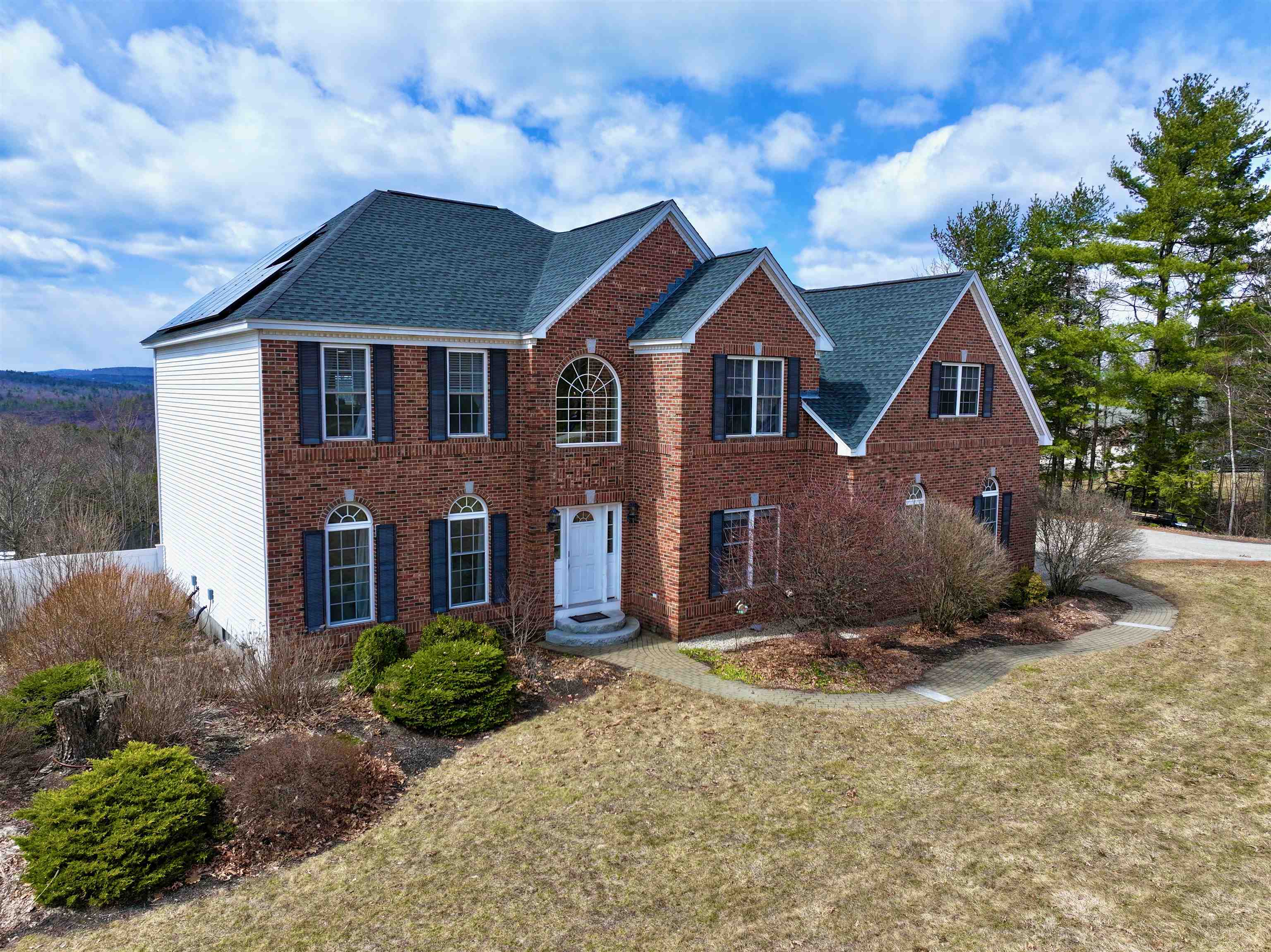 115 Roosevelt Rd, Weare, NH 03281