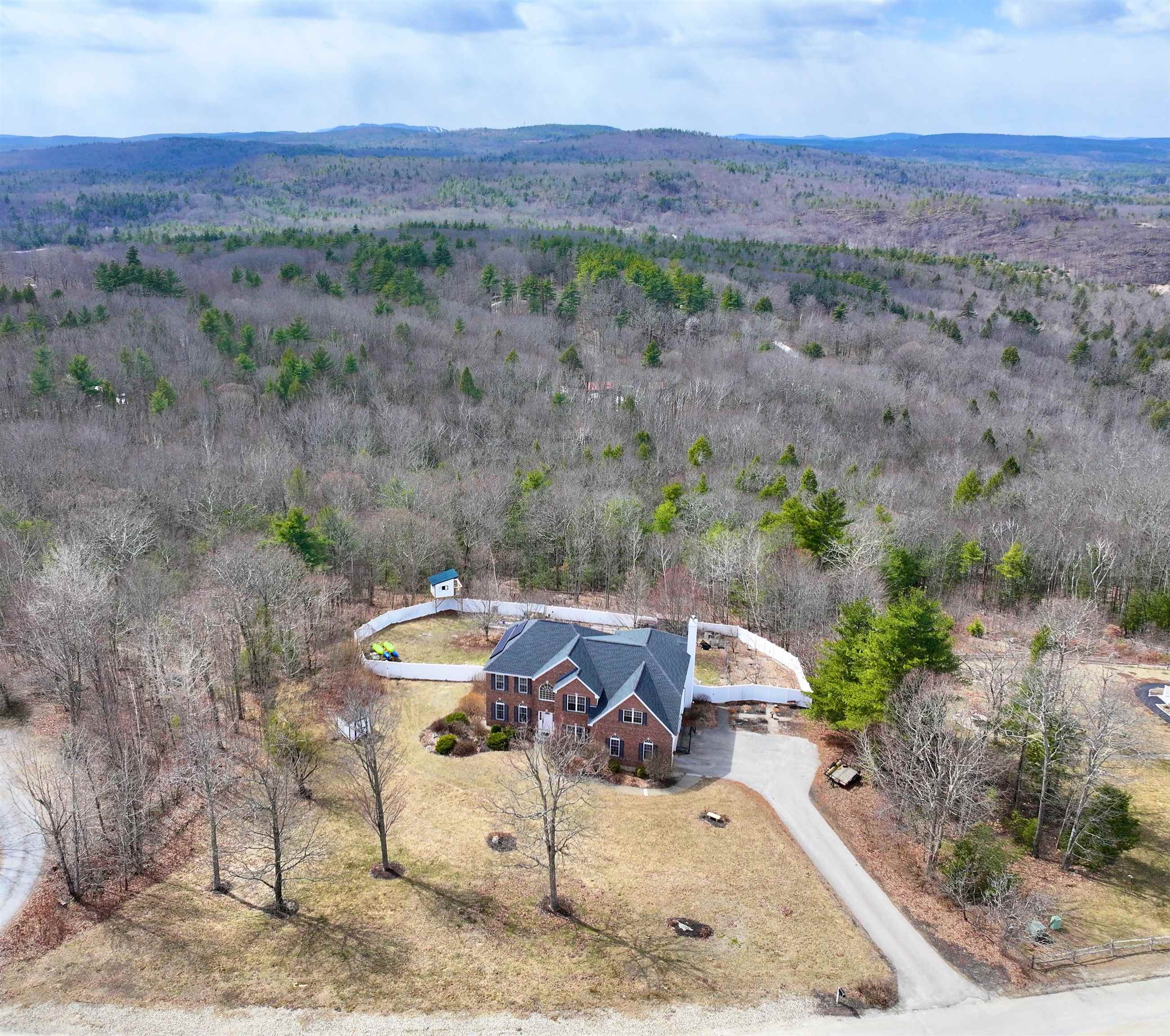 115 Roosevelt Rd, Weare, NH 03281