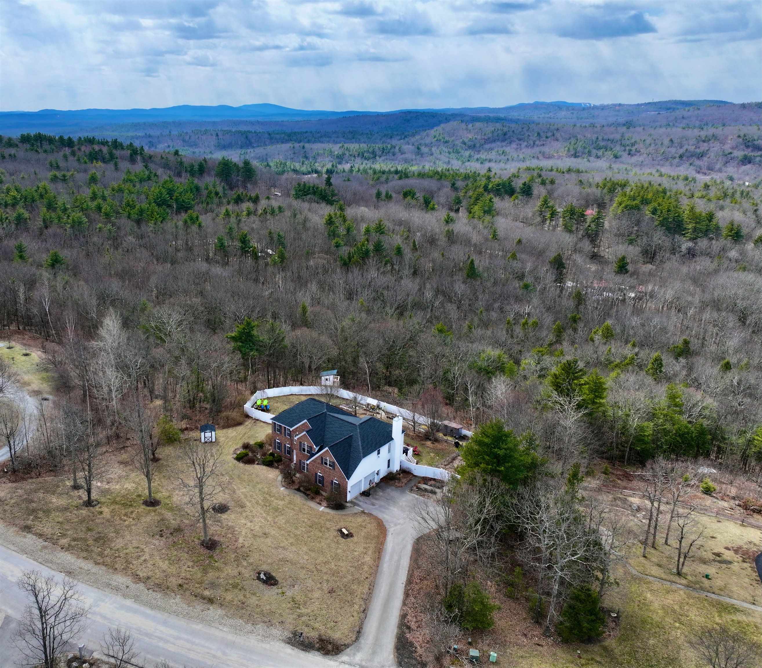 115 Roosevelt Rd, Weare, NH 03281