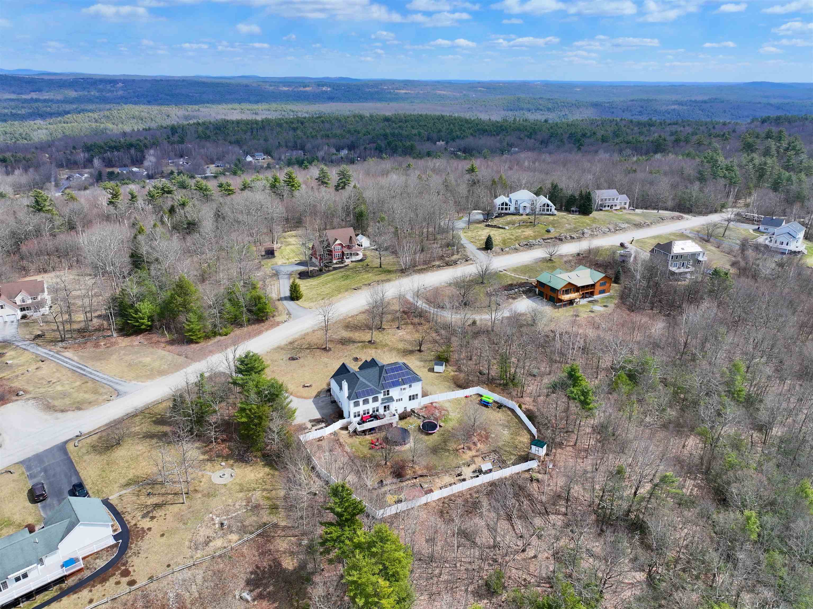 115 Roosevelt Rd, Weare, NH 03281