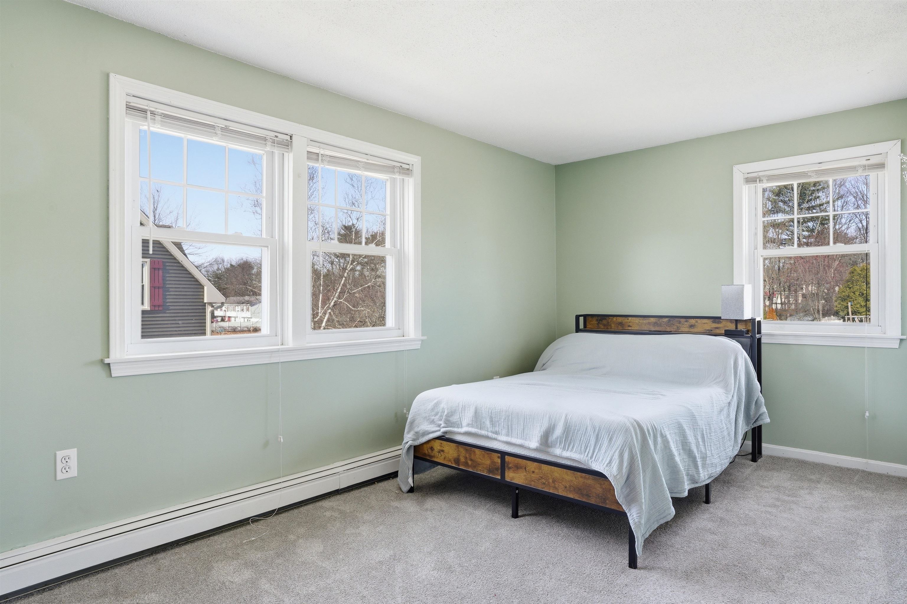 11 Phillip Rd, Derry, NH 03038