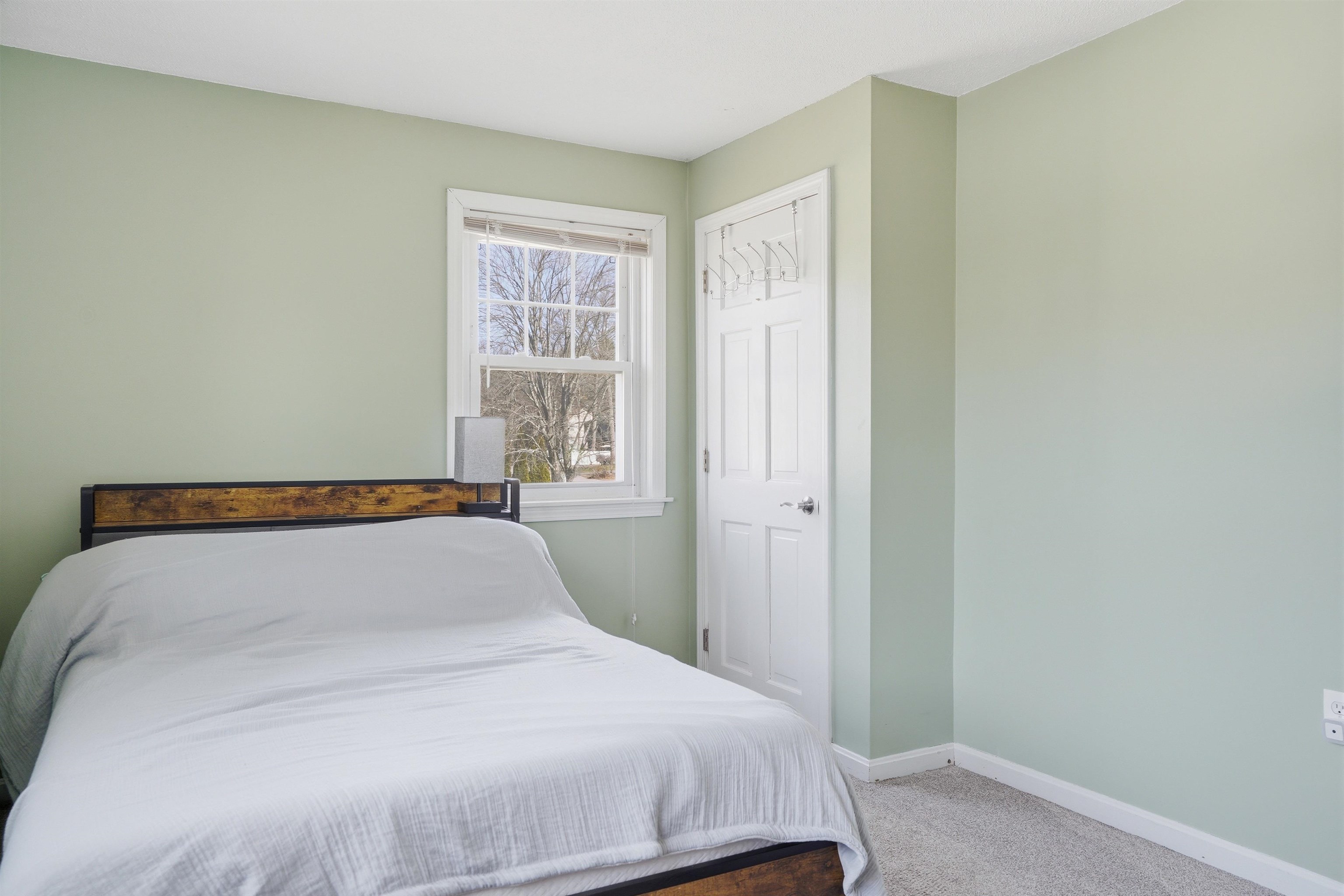 11 Phillip Rd, Derry, NH 03038