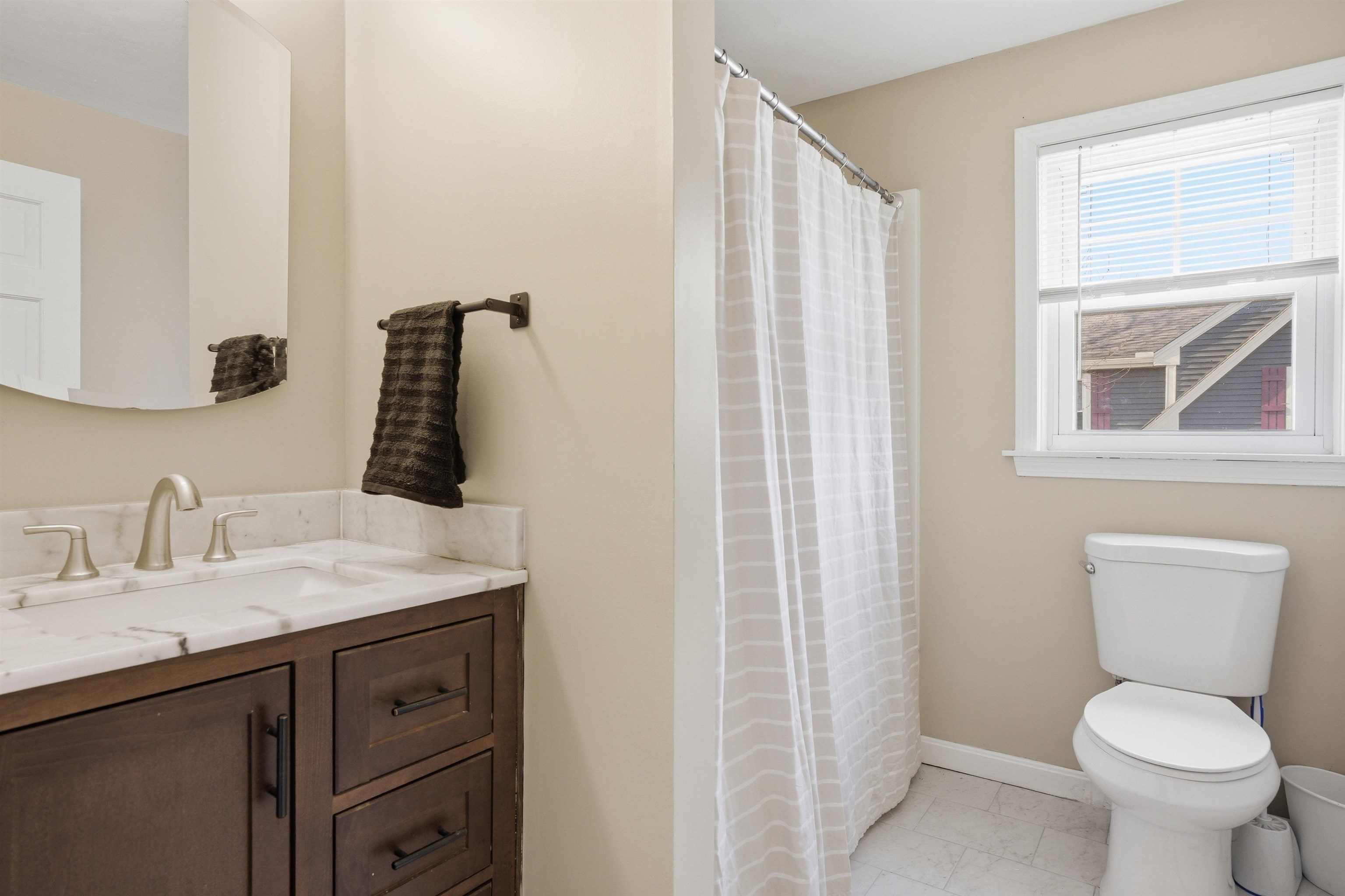 11 Phillip Rd, Derry, NH 03038