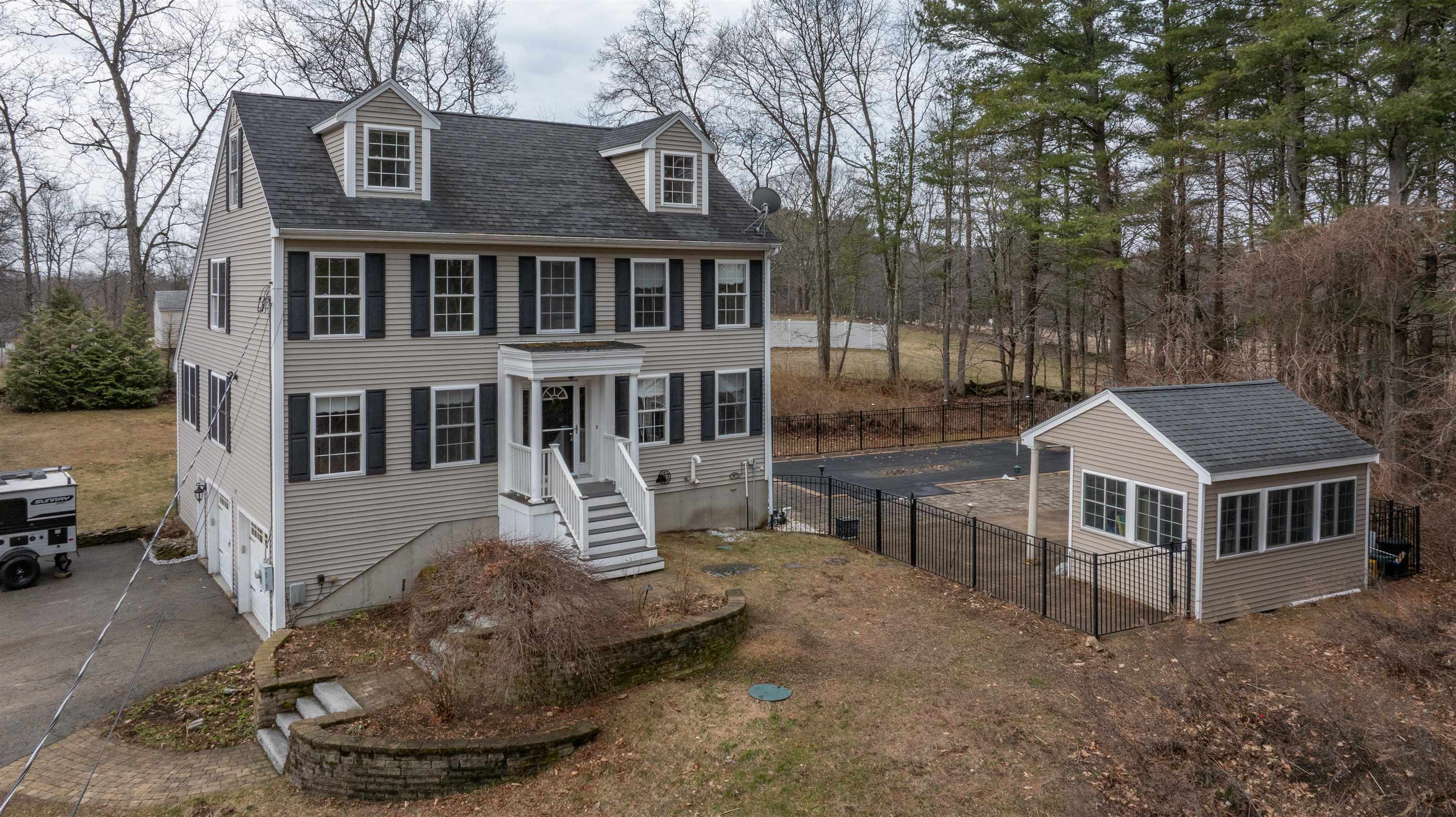 27 Red Squirrel Ln, Chester, NH 03036-4241