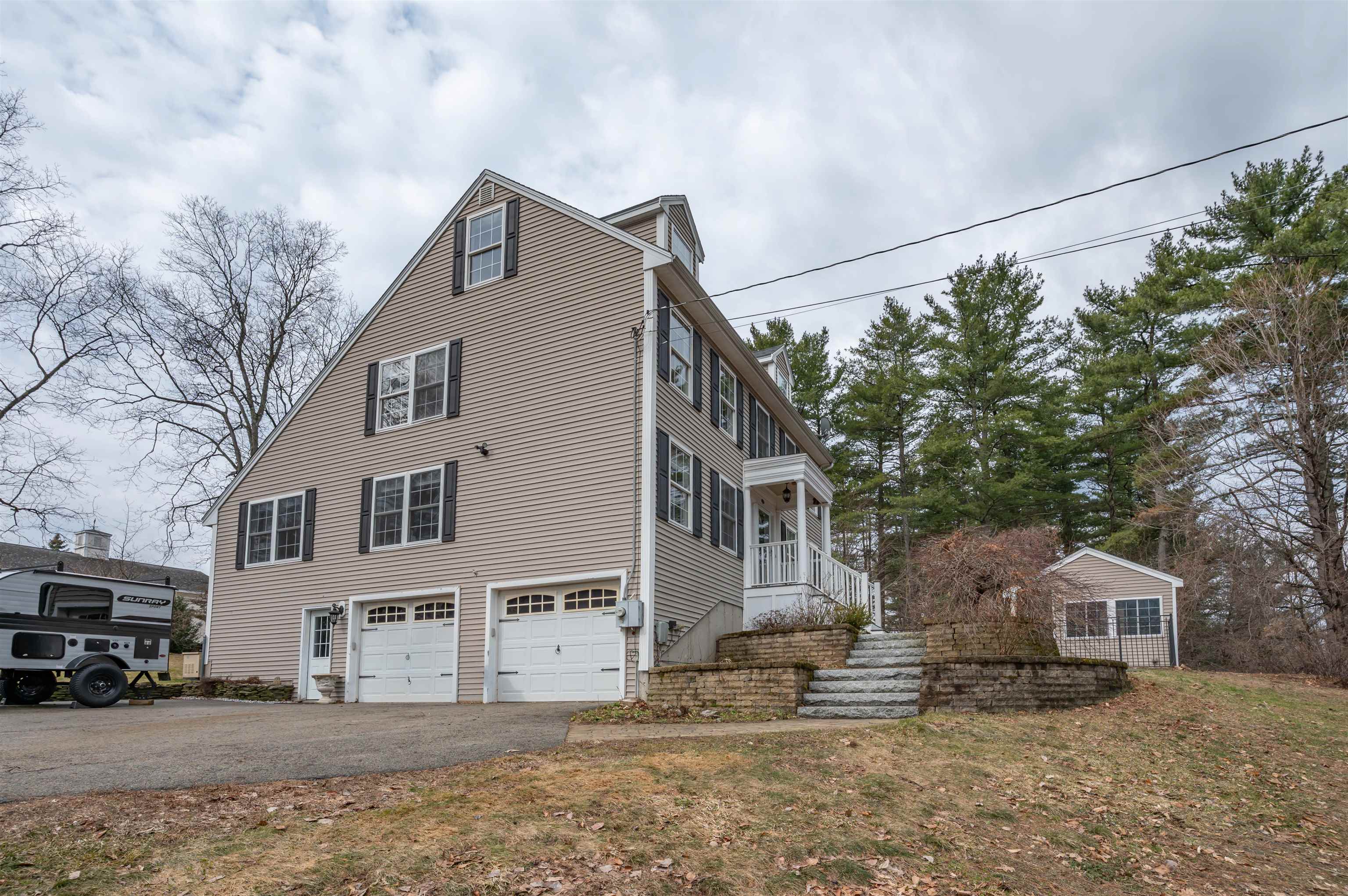 27 Red Squirrel Ln, Chester, NH 03036-4241