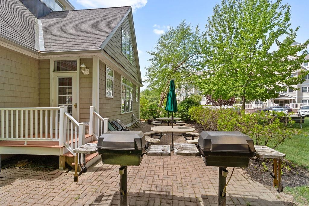 1 Sterling Hill Ln, Exeter, NH 03833