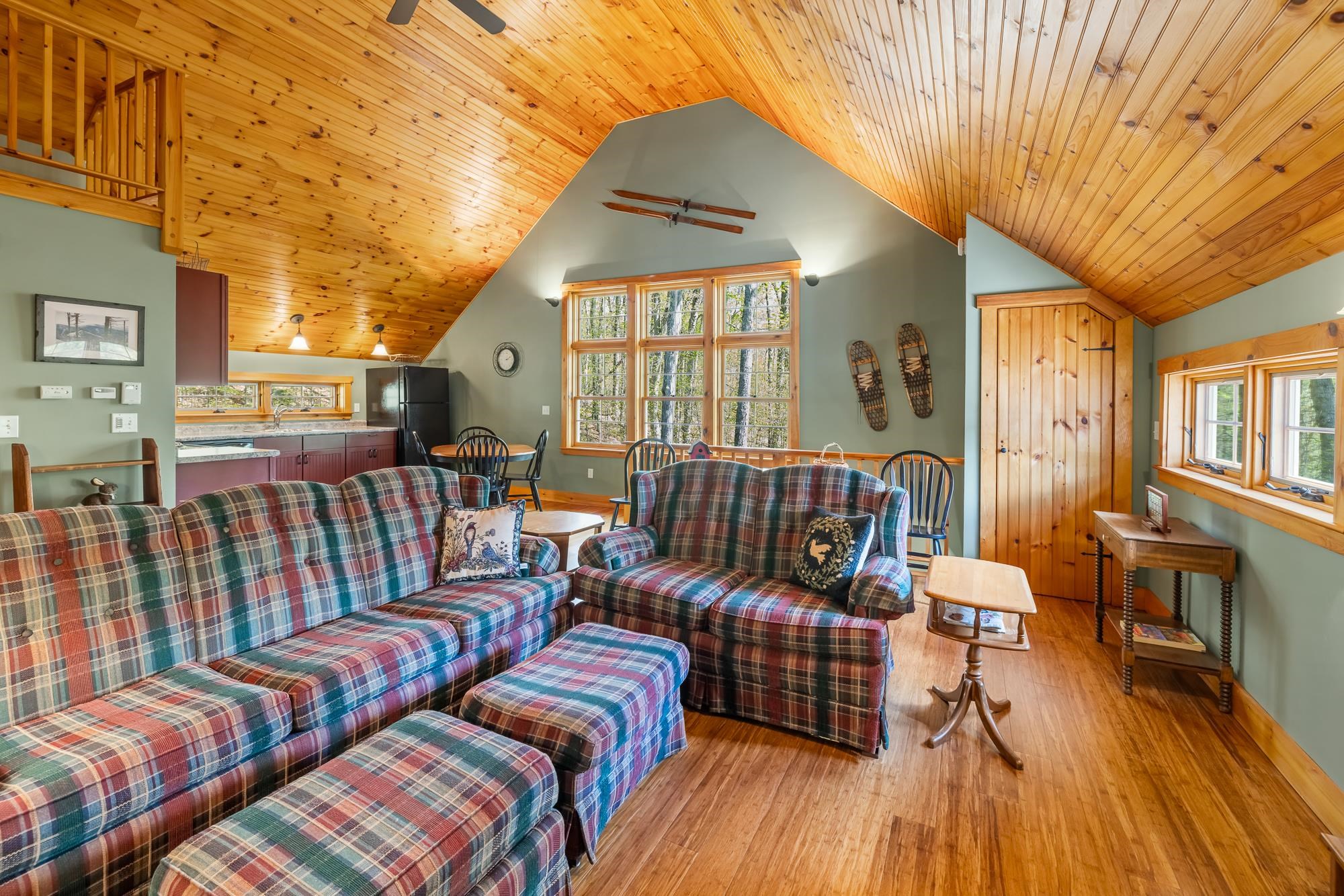  25258933