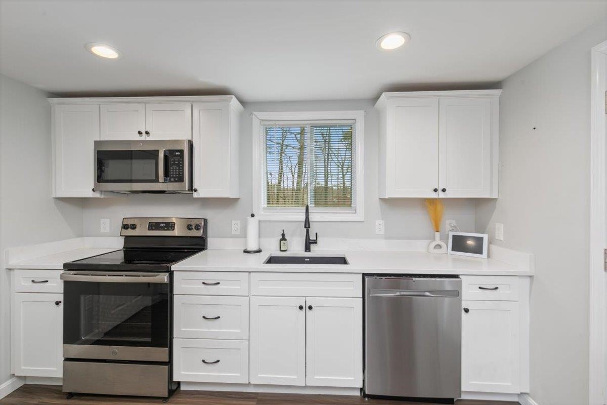 18 Old Rd, Plaistow, NH 03865