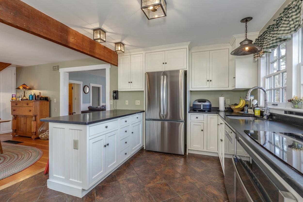 21 Gould Hill Rd, Hopkinton, NH 03229