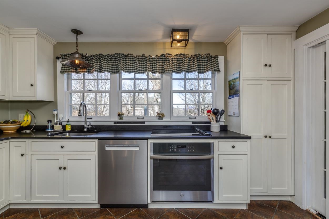 21 Gould Hill Rd, Hopkinton, NH 03229