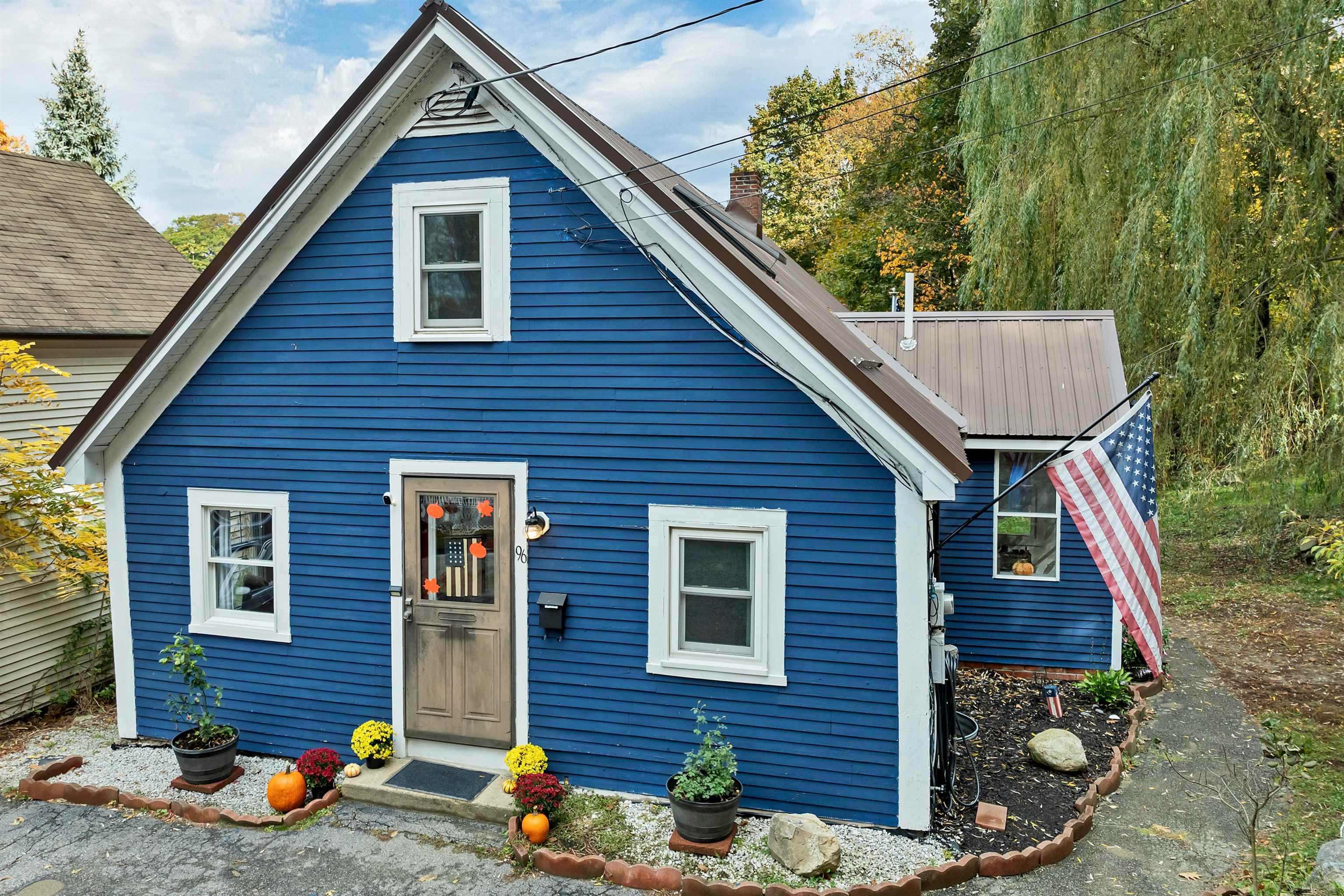 96 Clinton St, Laconia, NH 03246