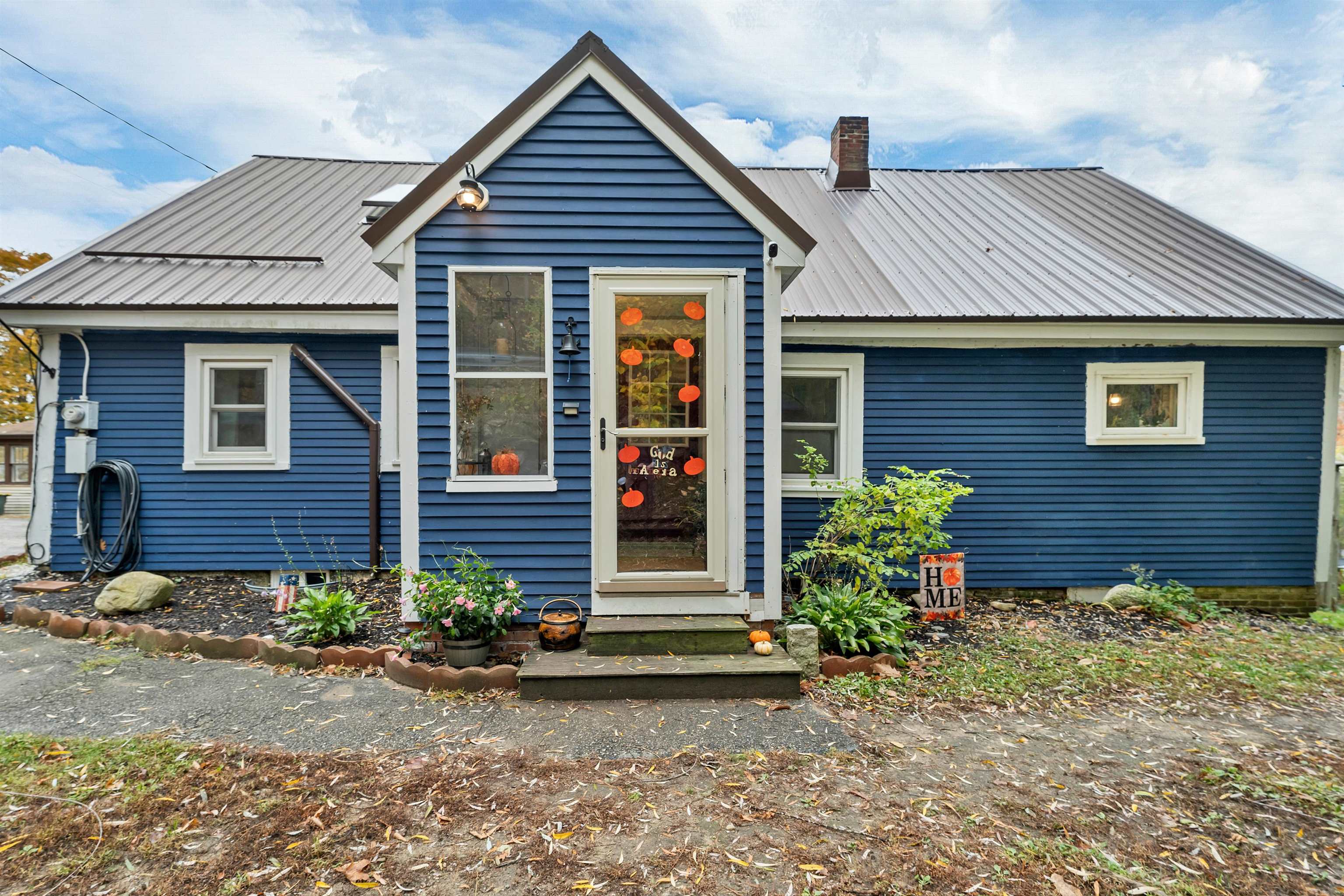 96 Clinton St, Laconia, NH 03246